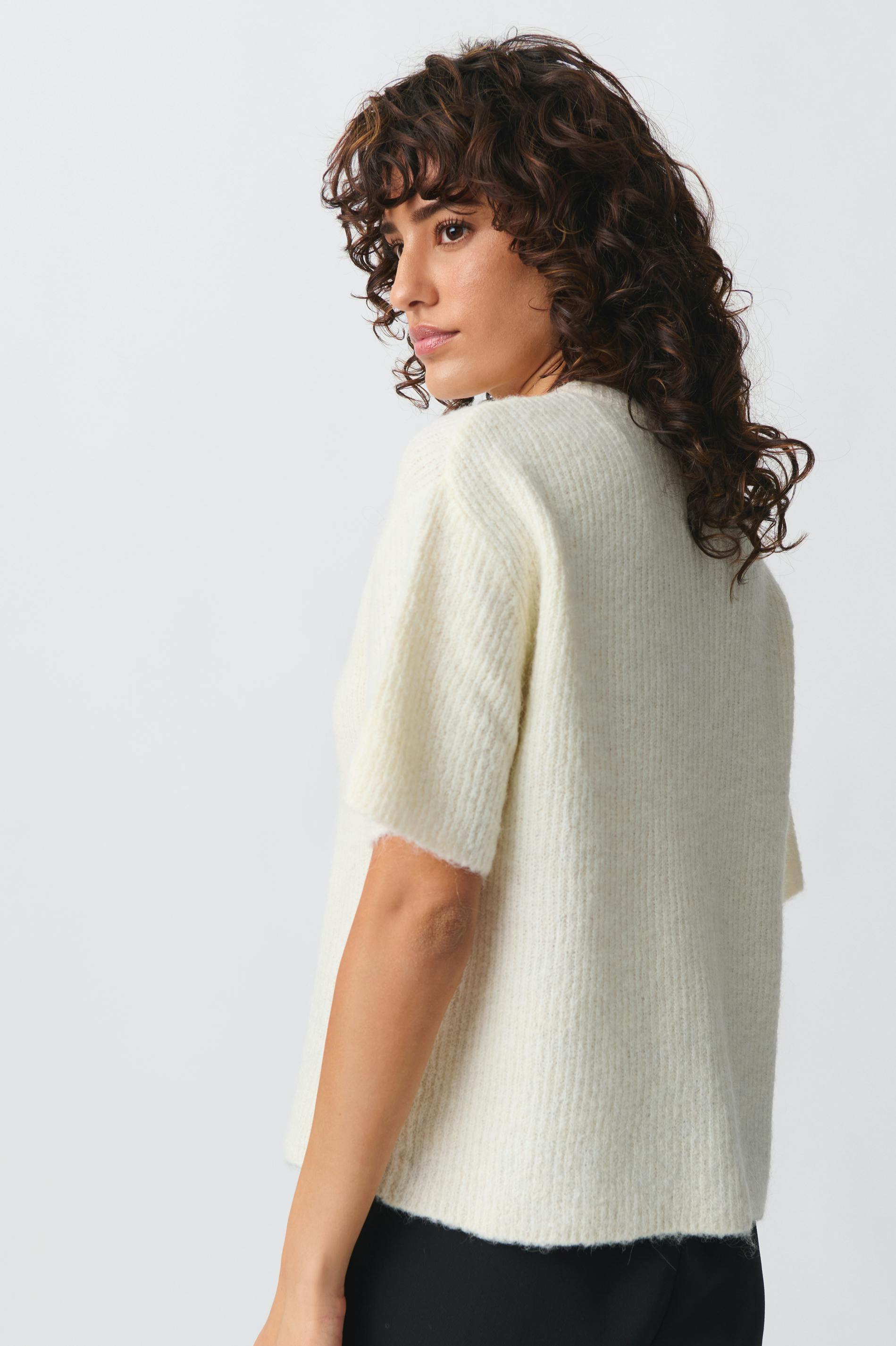 Short sleeve knitted cardigan