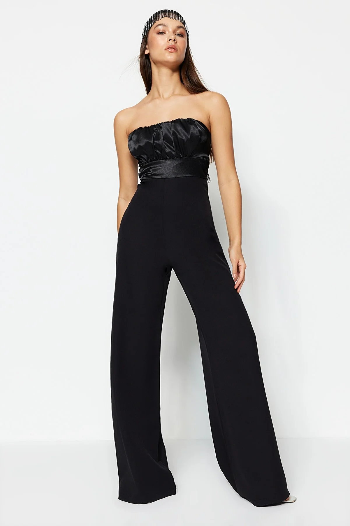 Trendyol Collection  Schwarzer Jumpsuit aus gewebtem Satin TPRSS23TU00002