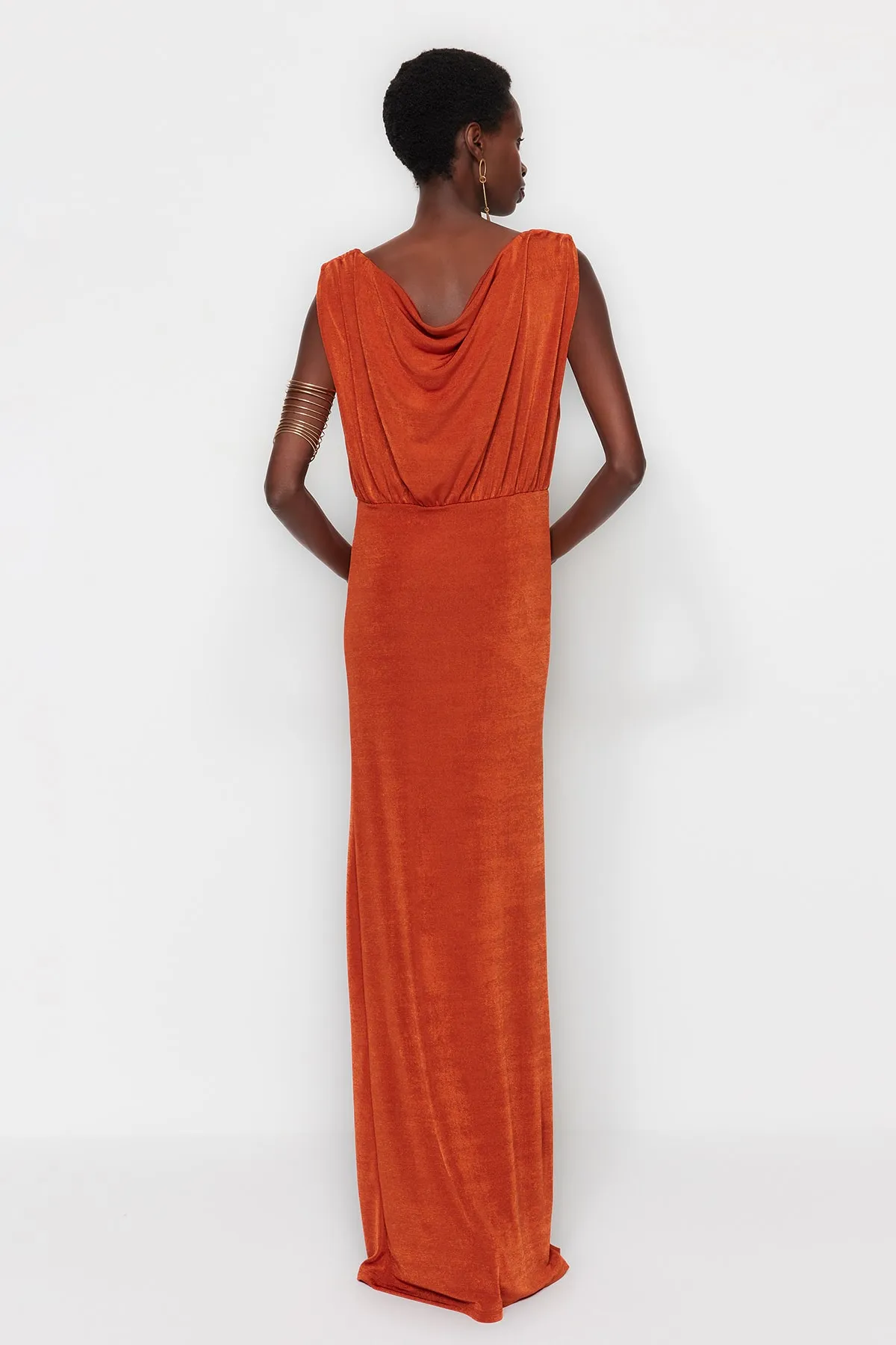 Trendyol Collection  Langes Abendkleid aus Kachelstrick TPRSS23AE00048