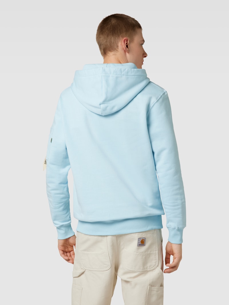 Hoodie mit Känguru-Tasche in hellblau