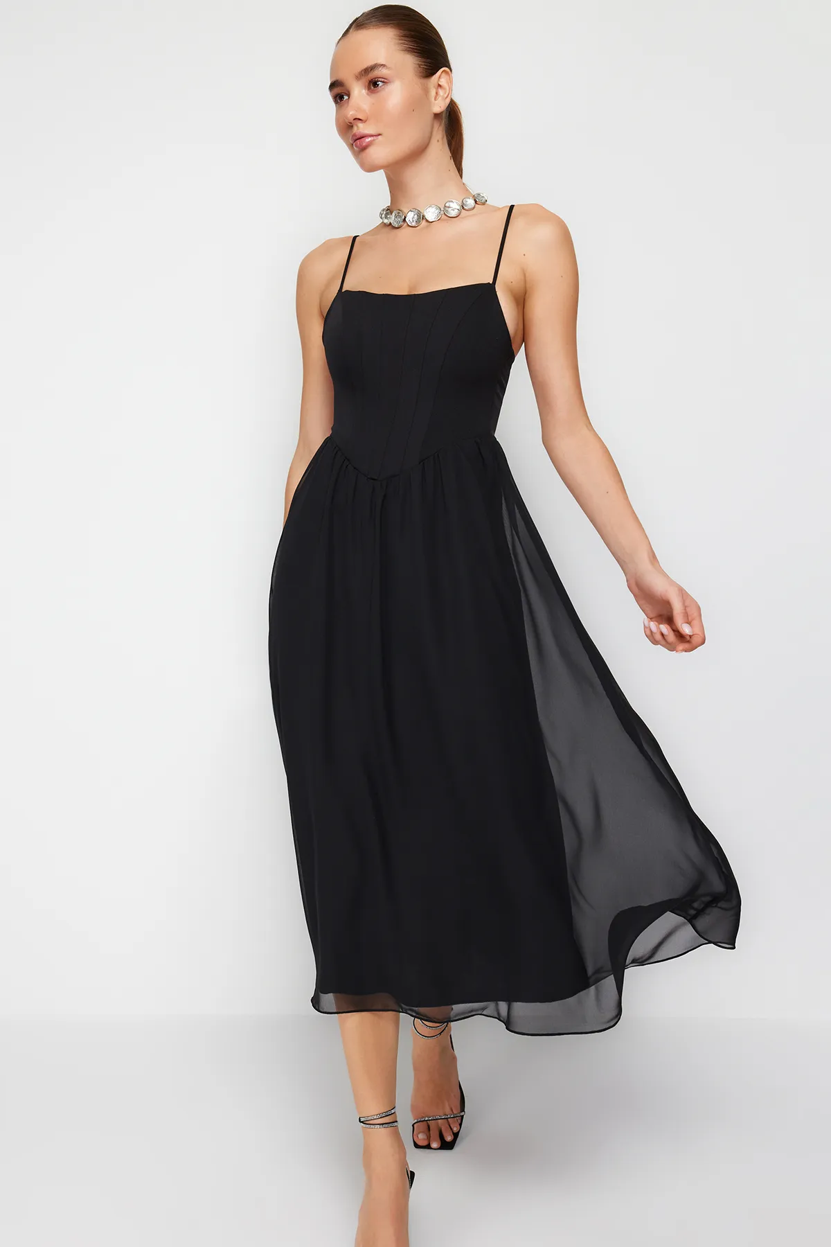 Trendyol Collection  Schwarzes, offenes Taillen-/Skater-gefüttertes Korsett, detailliertes, elegantes Abendkleid aus Tüll