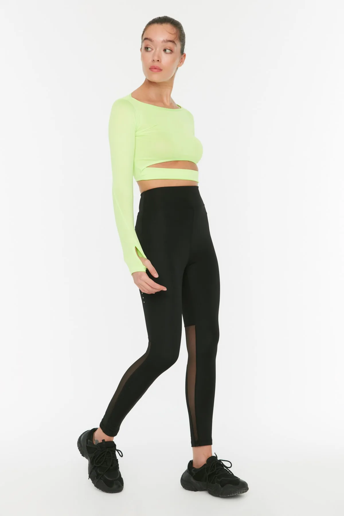 Trendyol Collection  Gestrickte Sport-Leggings in voller Länge mit schwarzem Reißverschluss und Tüll, detailliert TWOSS19YN0216