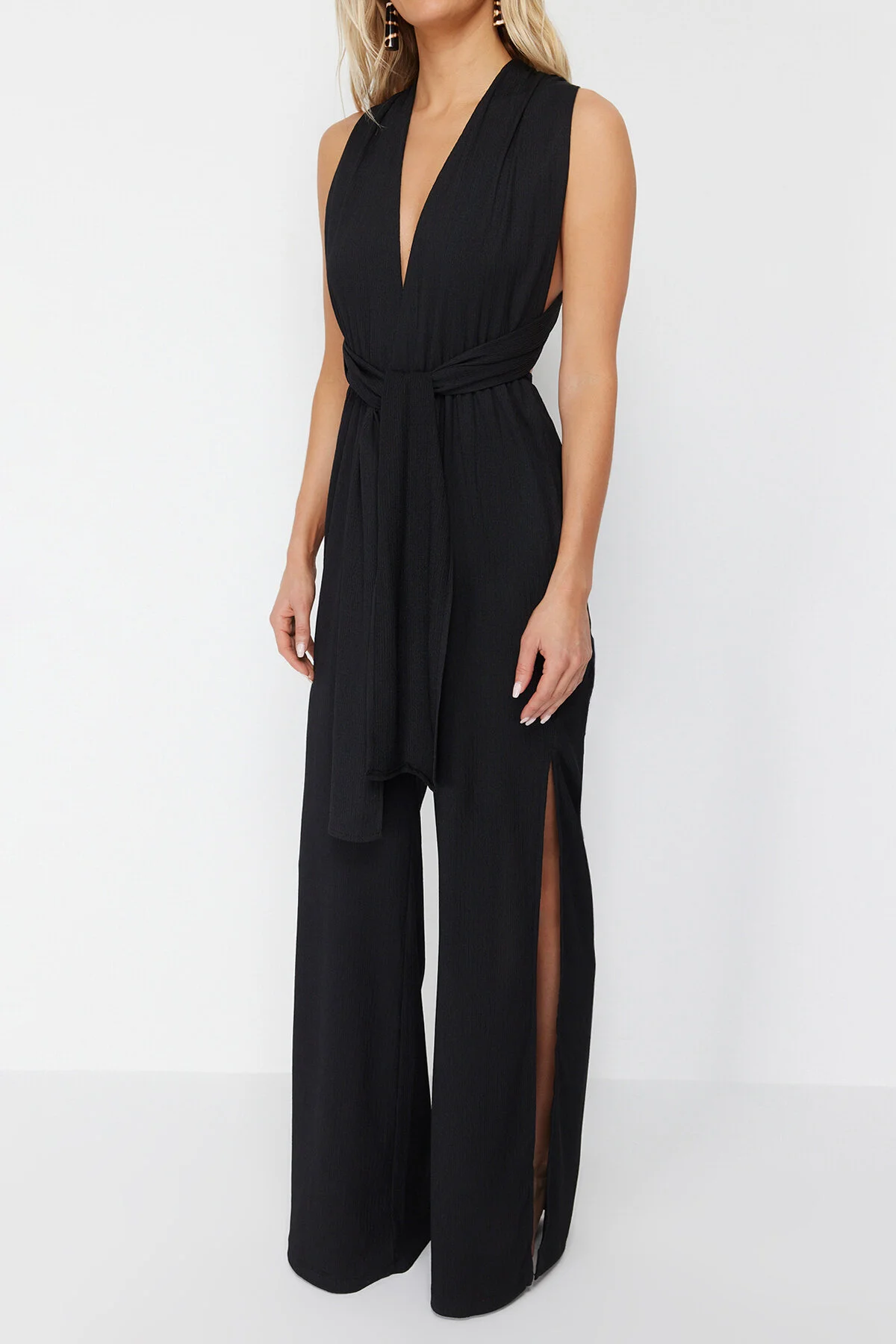 Trendyol Collection  Schwarzer gewebter Overall mit Gürtel TBESS23TU00010