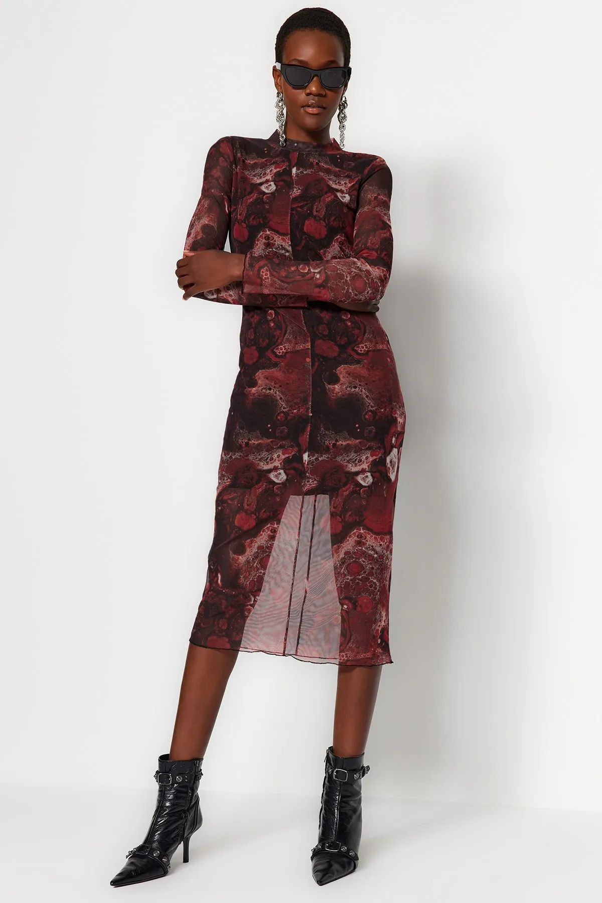Trendyol Collection  Braunes, bedrucktes, mit Tüll gefüttertes, figurbetontes, hochgeschlossenes Midi-Strickkleid TWOAW24EL00165