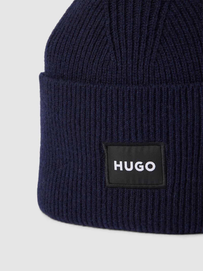 Beanie mit Label-Applikation Modell 'Xaff' in marineblau