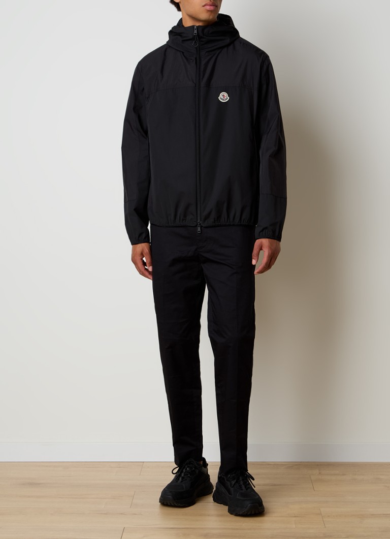 Giacca a vento Moncler Kona con logo e cappuccio.