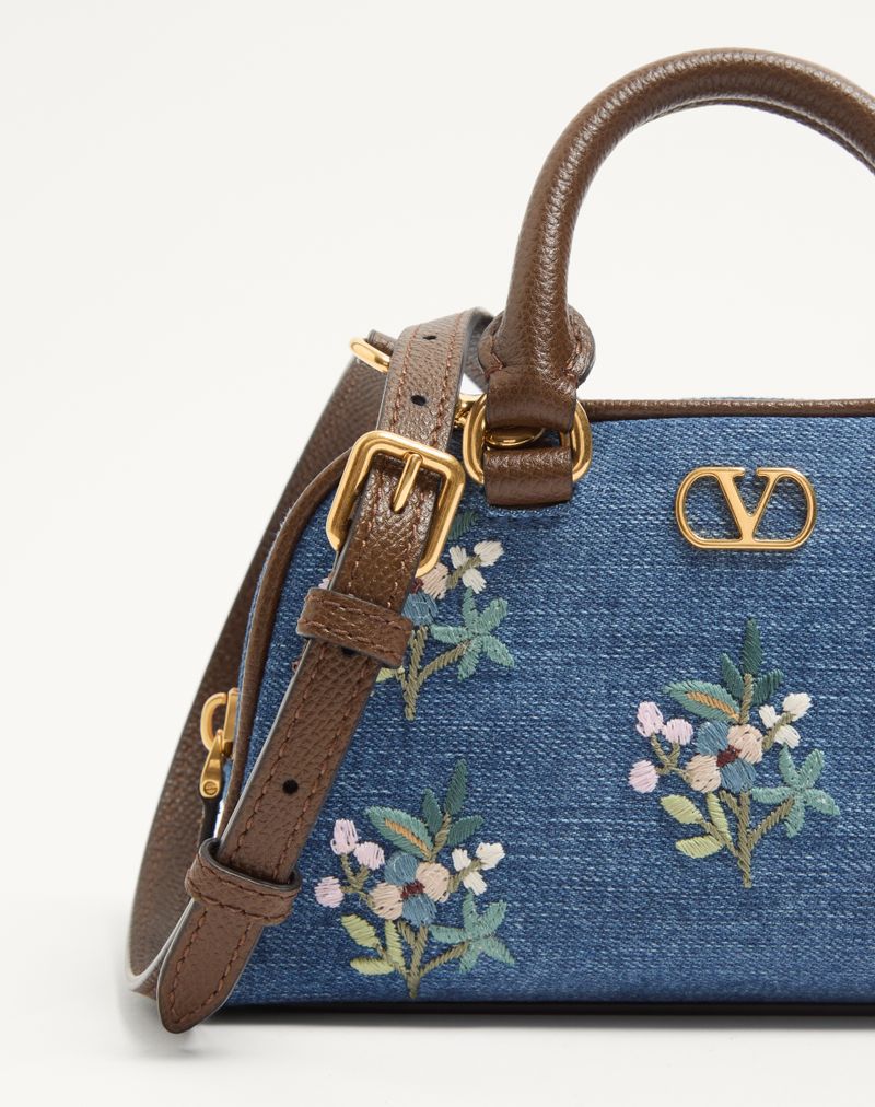 Valentino Garavani VLogo Signature Mini Boston Bag em jeans com bordado floral