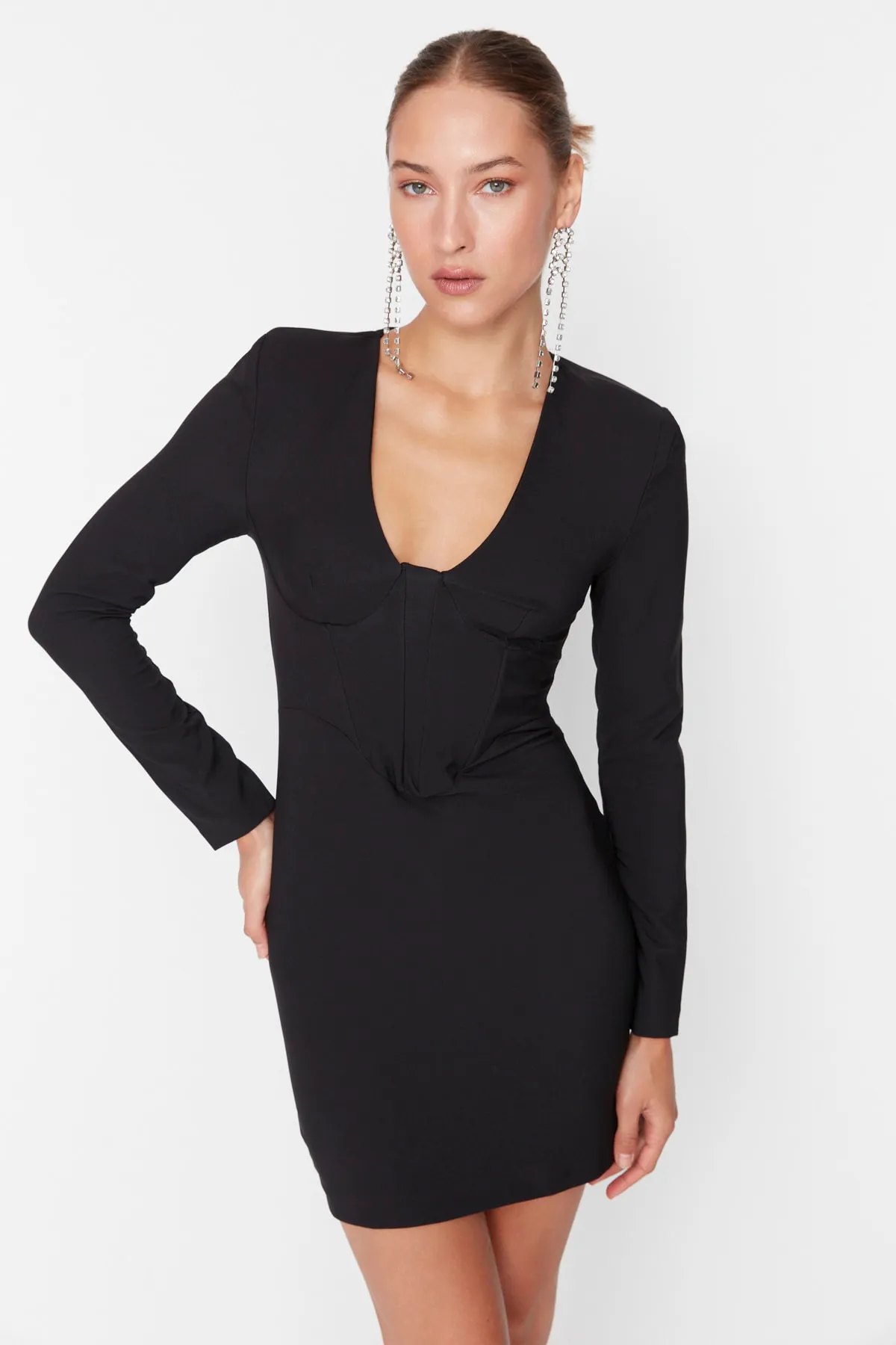 Trendyol Collection  Schwarzes, gewebtes, elegantes Abendkleid mit Bügeln TPRAW23EL00175