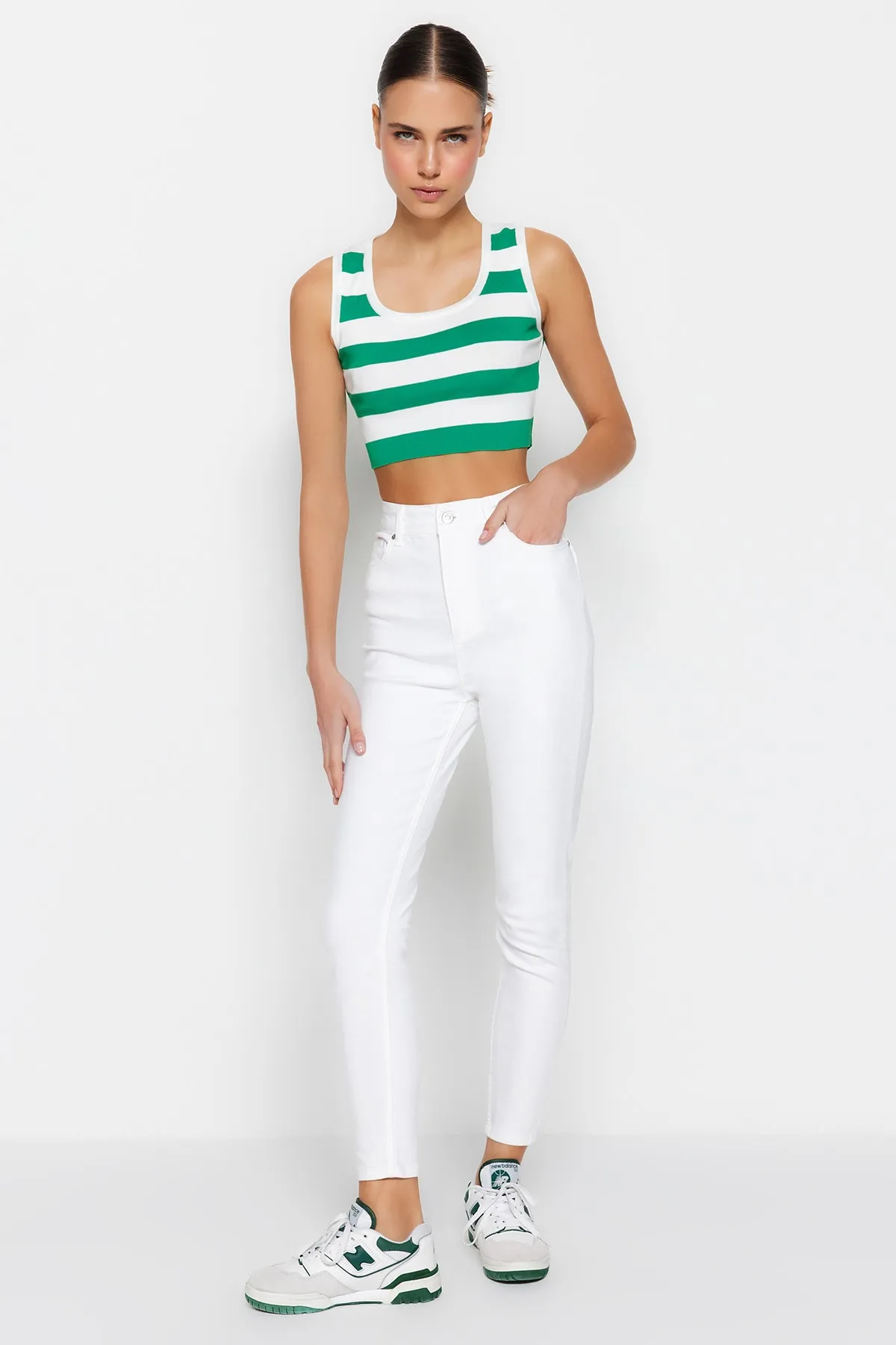 Trendyol Collection  Weiße Skinny-Jeans mit superhoher Taille TWOSS23JE00202