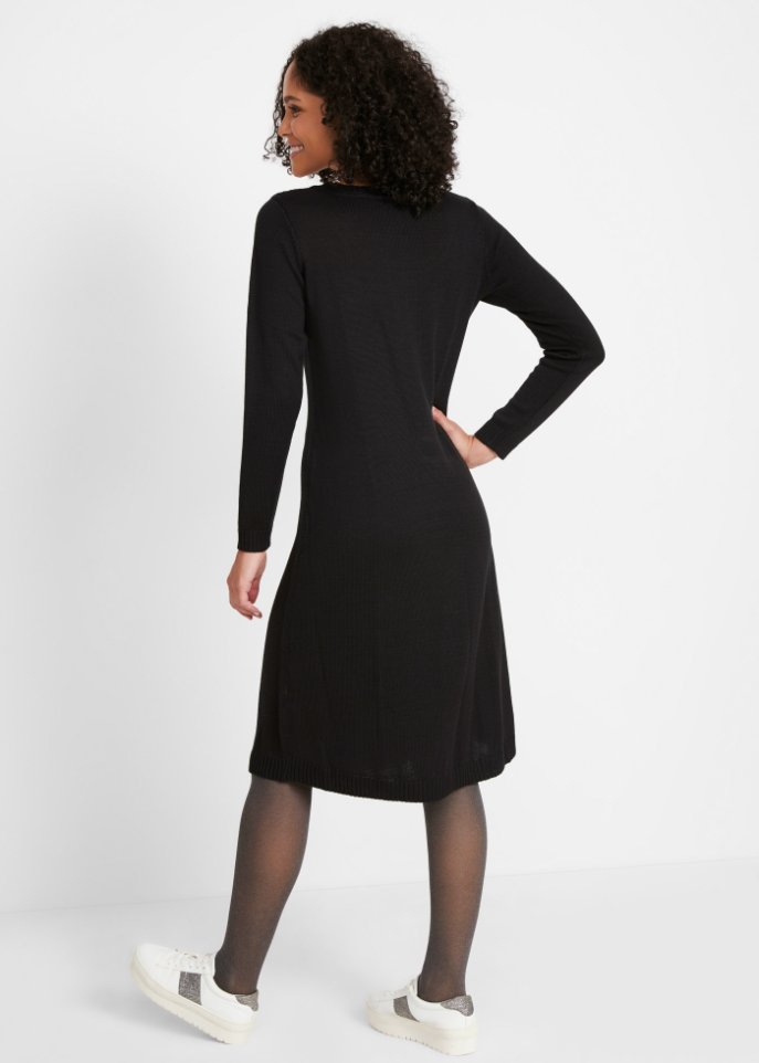 Knieumspielendes Strickkleid in ausgestellter Form