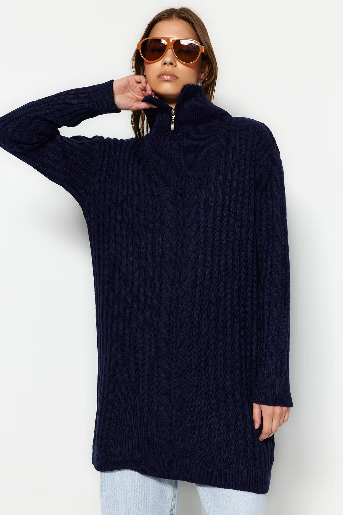 Trendyol Modest  Marineblauer Thessaloniki-Strickpullover mit Reißverschluss TCTAW23AK00017