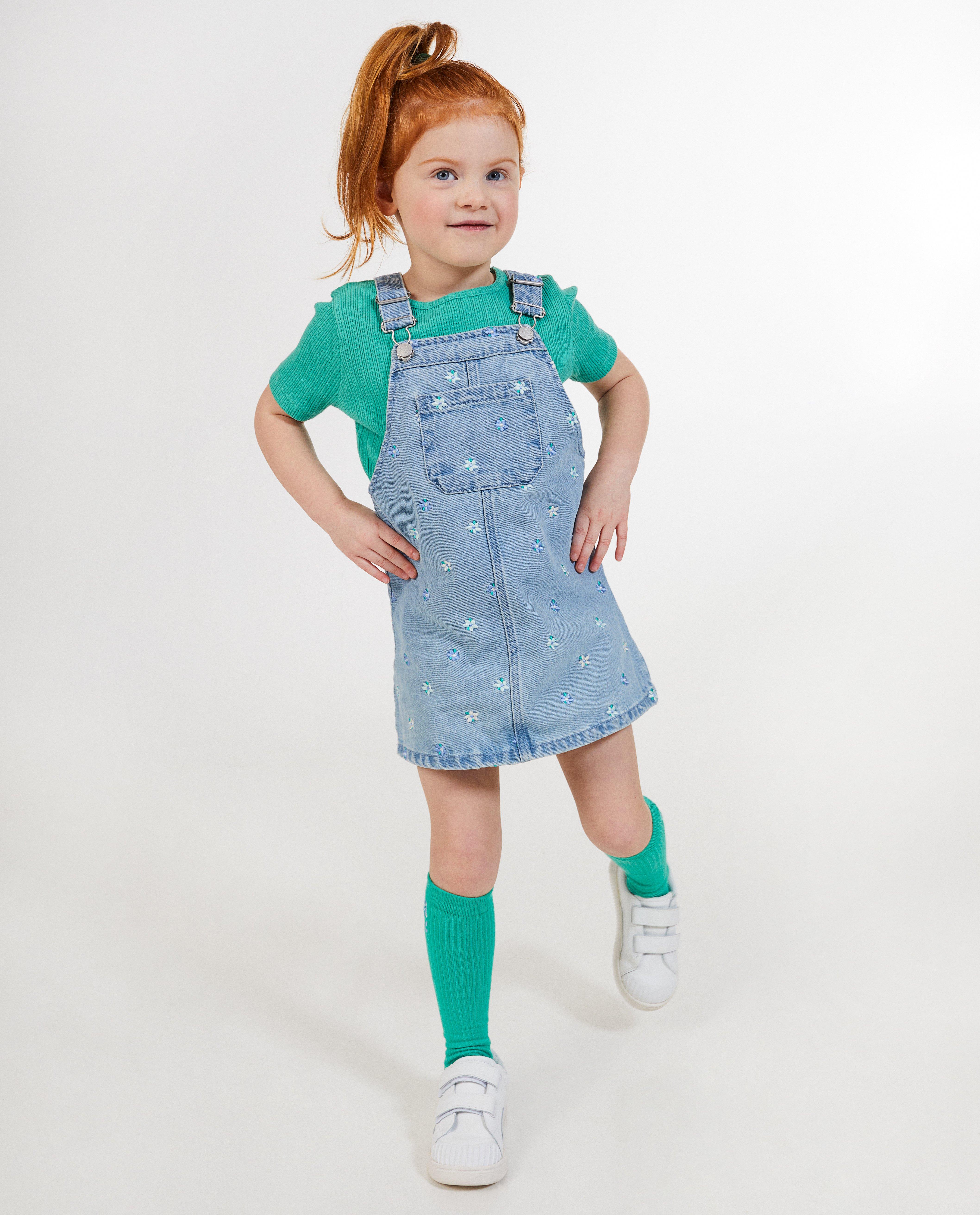 Milla Star Dungaree ruha hímzett virágokkal, kék