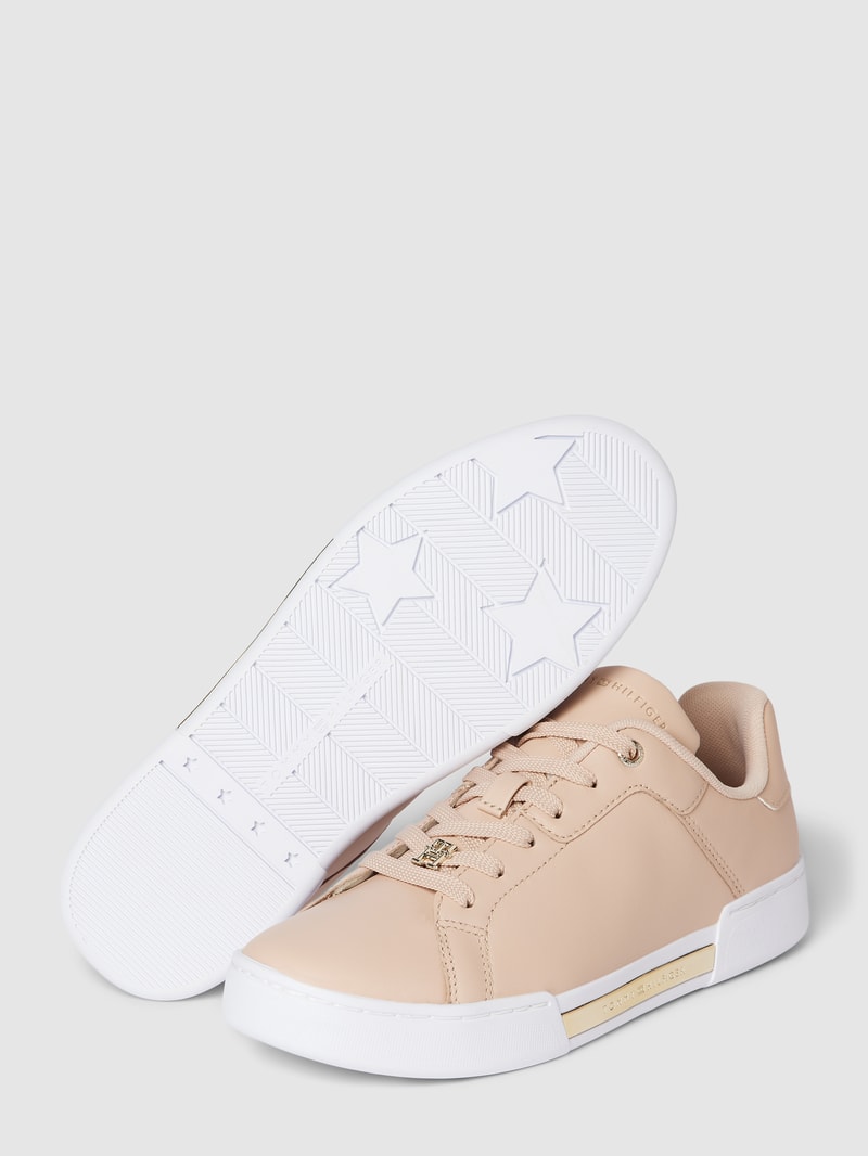 Sneaker mit Label-Details in metallic in hellrosa