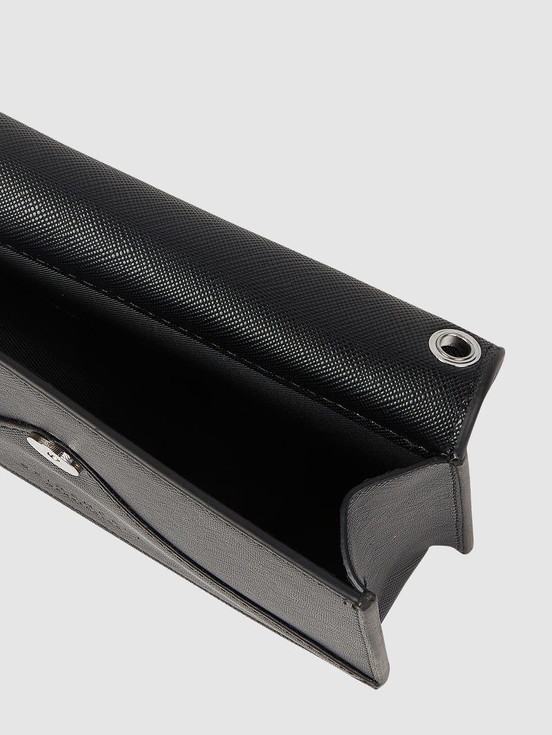 Crossbody Bag mit Saffiano-Struktur Modell 'Kira' in schwarz