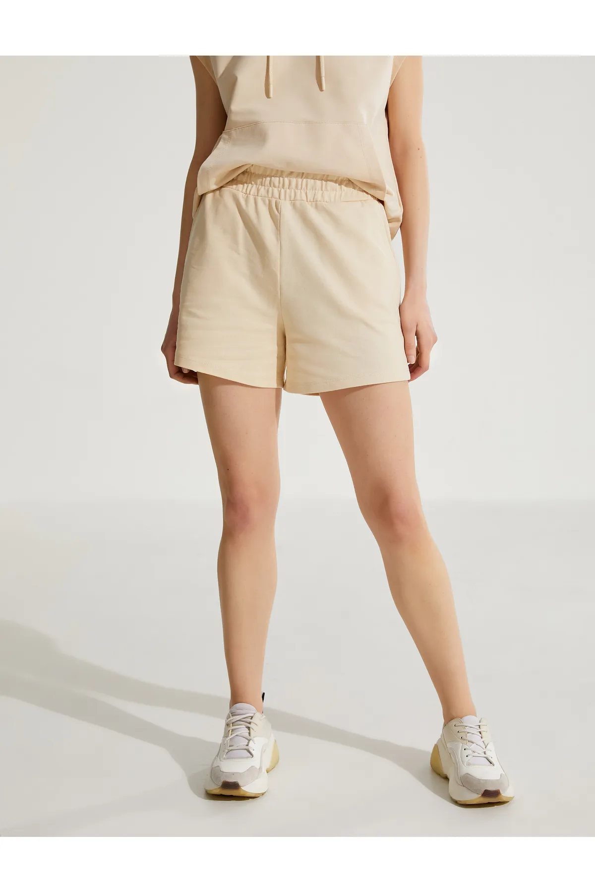 Koton  Sportshorts aus Baumwolle mit elastischer Taille und Tasche