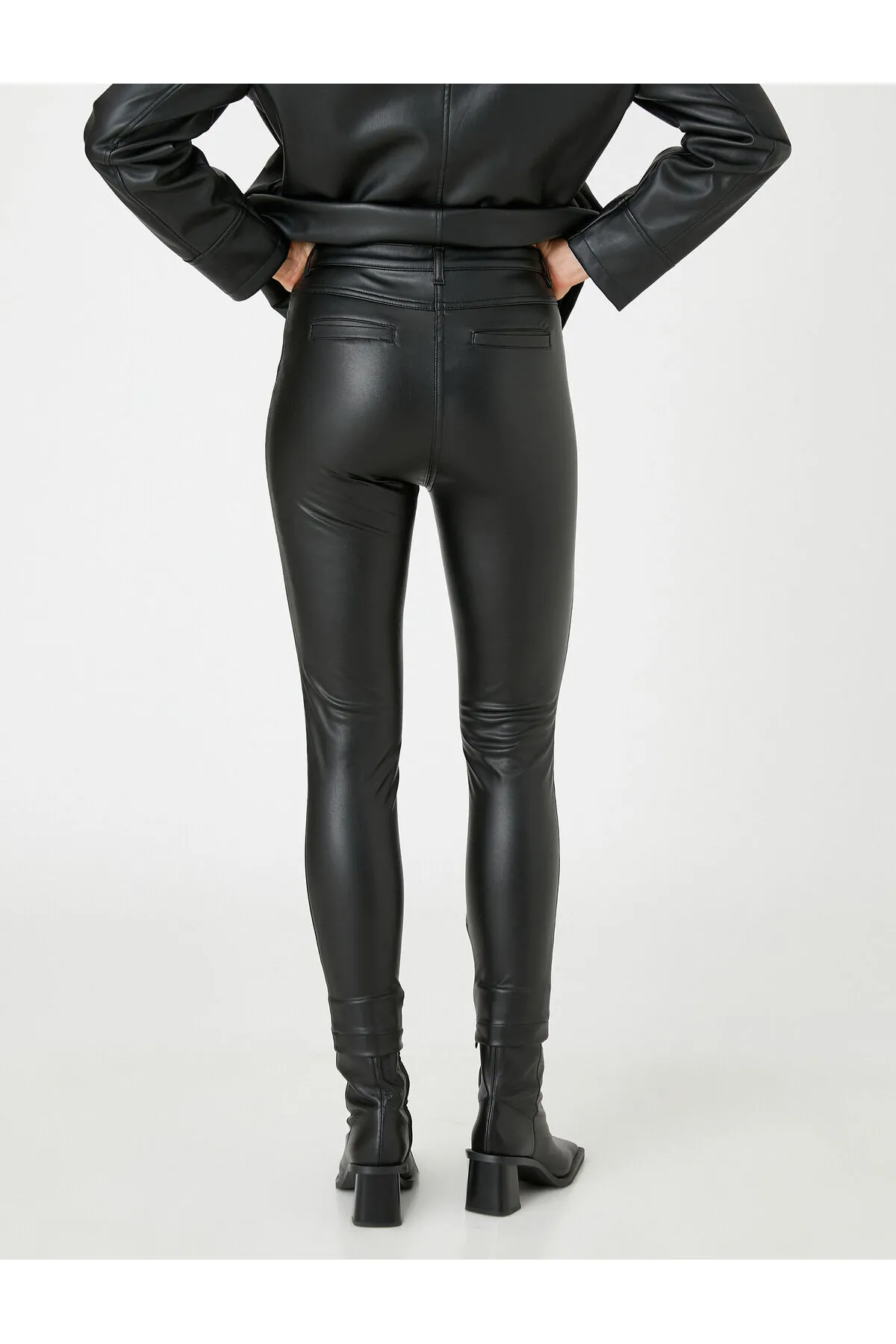 Koton  Skinny-Hose in Lederoptik mit Schlitz und Details