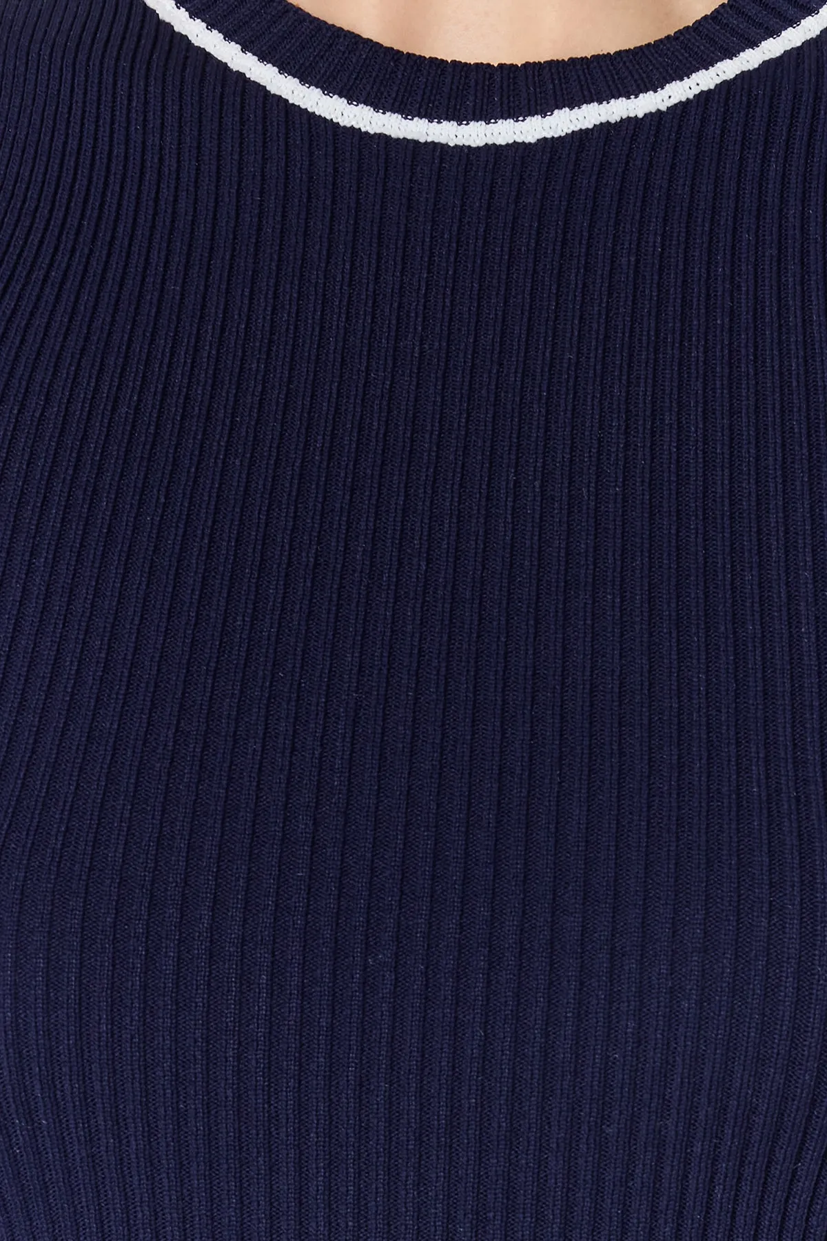 Trendyol Collection  Marineblaue Basic-Strickbluse mit Blockfarben TWOSS23BZ00611