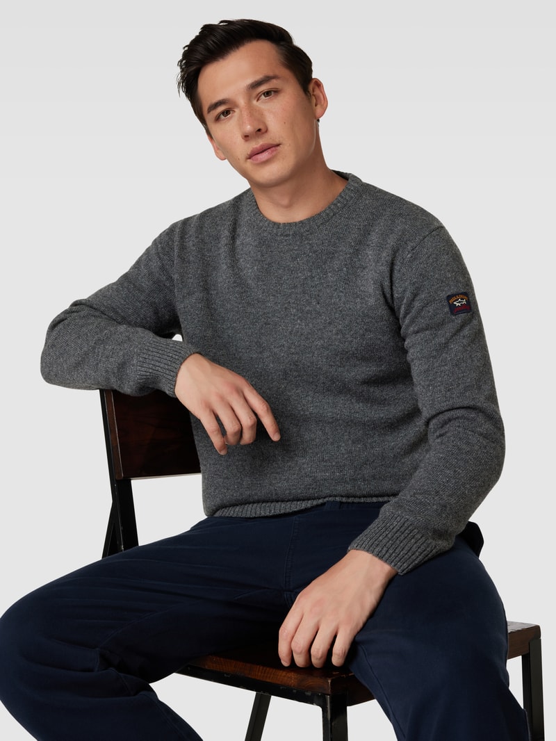 Strickpullover mit Label-Patch in anthrazit