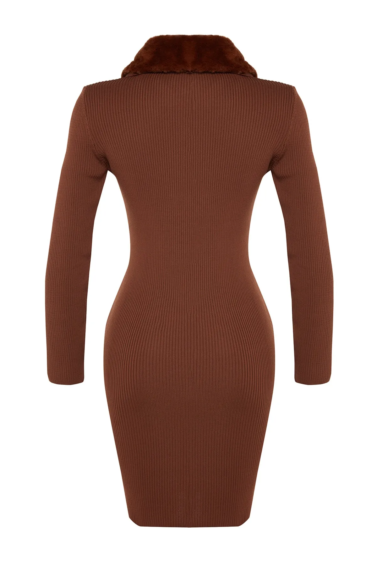 Trendyol Collection  Braunes Mini-Strickkleid mit Kunstfelldetails TWOAW24EL00022