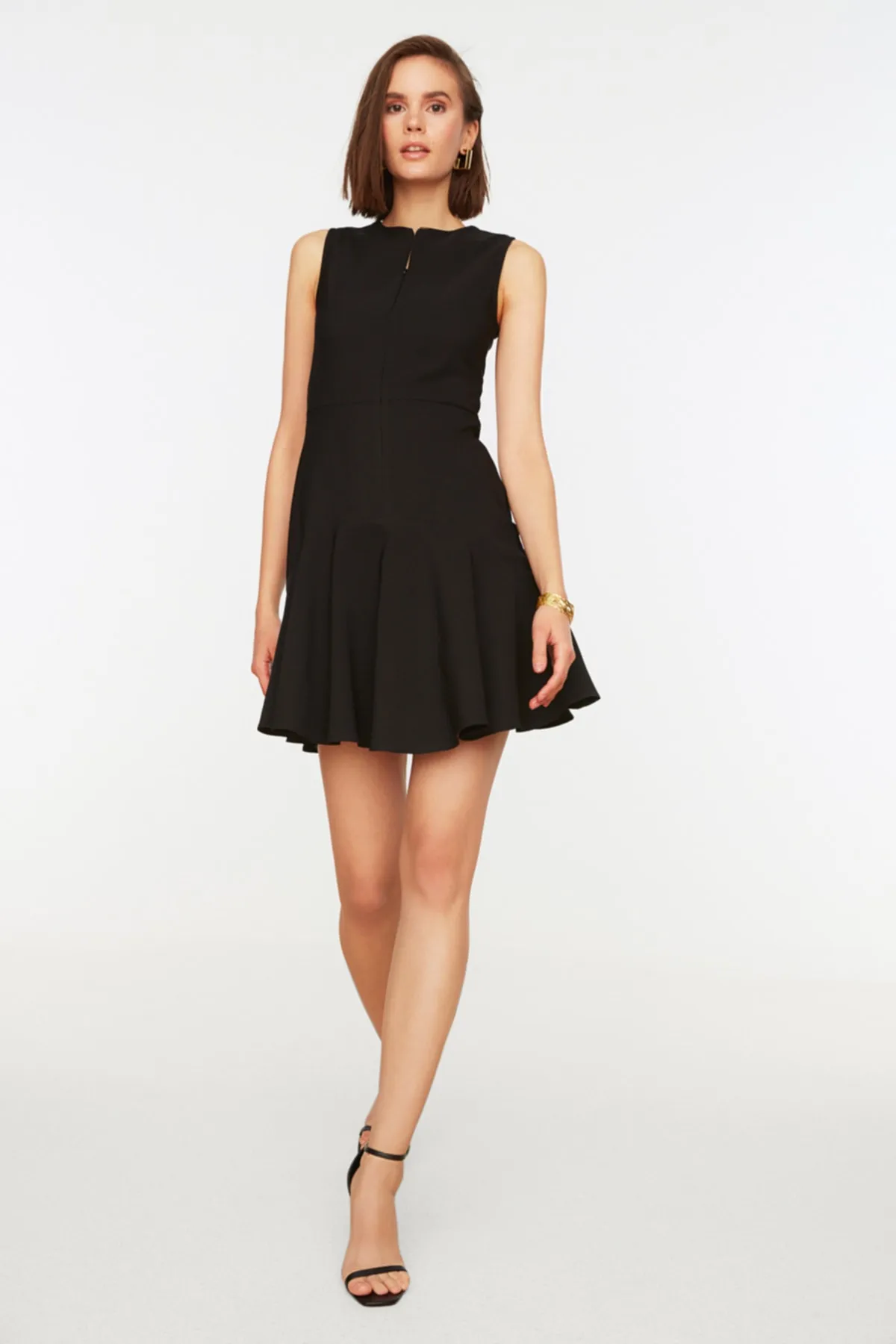 Trendyol Collection  Schwarzes Mini-Webkleid mit Reißverschluss in A-Linie TWOSS20EL1124