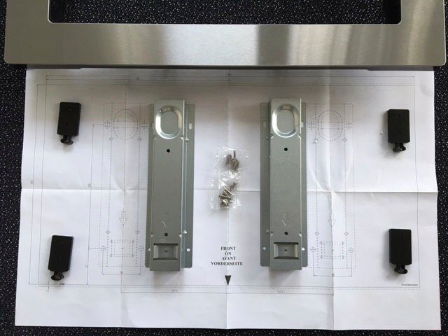 Grundig Einbaurahmen MOK 20232 X, Zubehör für Mikrowelle