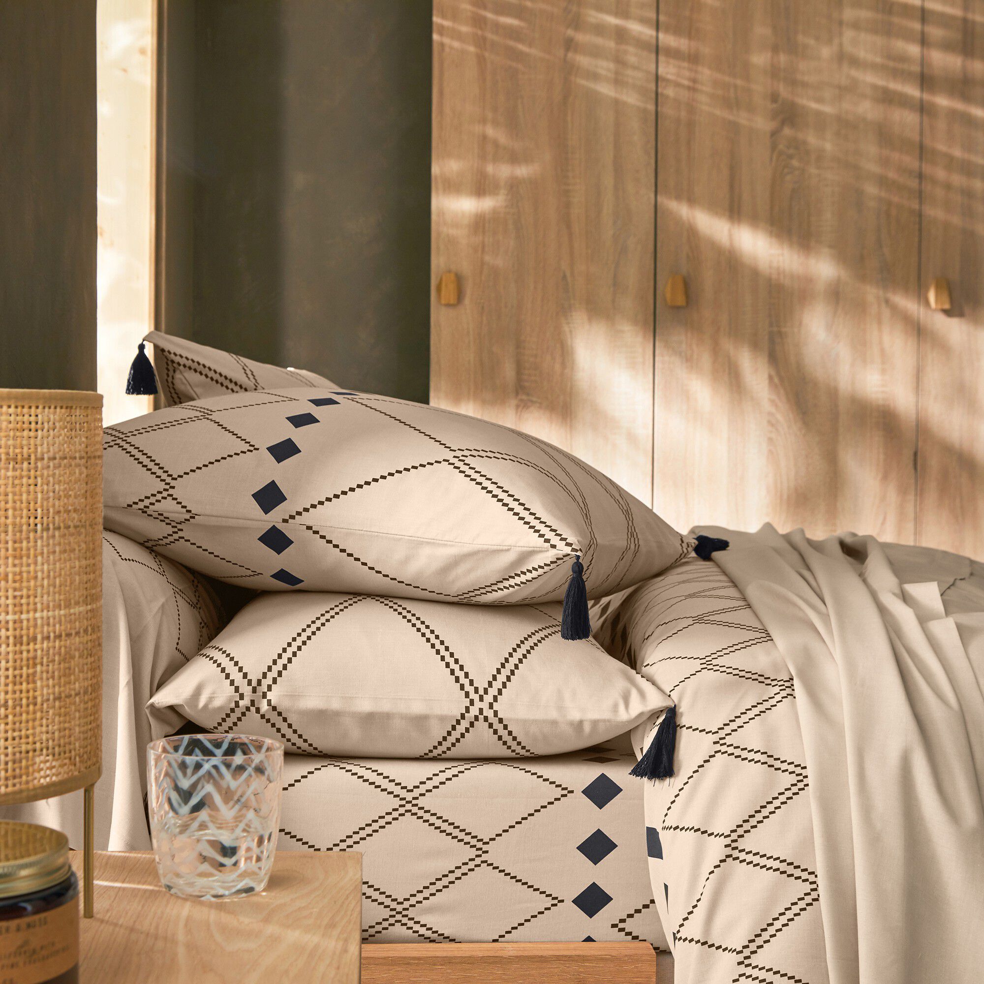 Linge de lit Massaï coton à motifs graphiques et finitions pompons