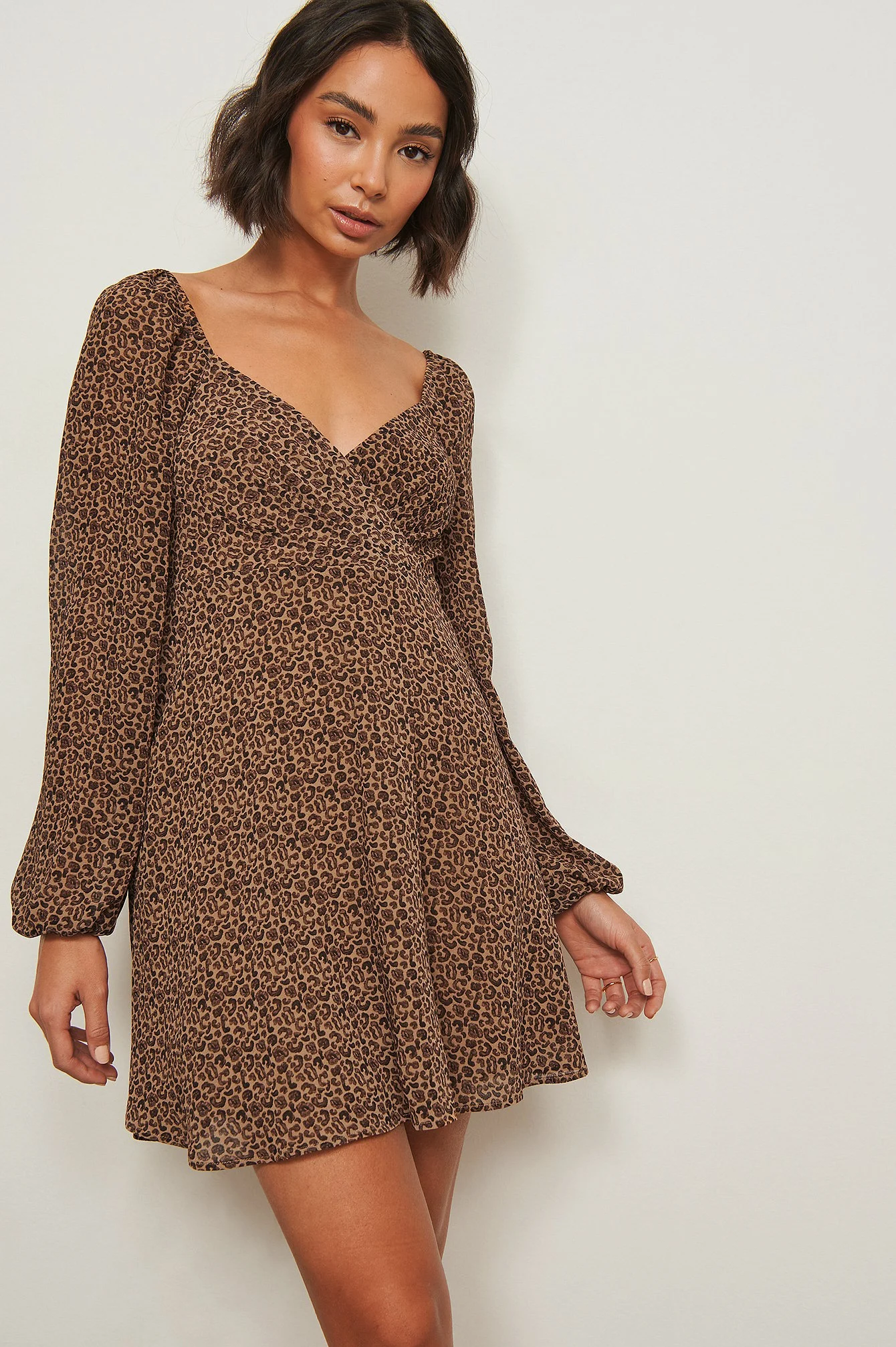 Recyceltes überlappendes Kleid