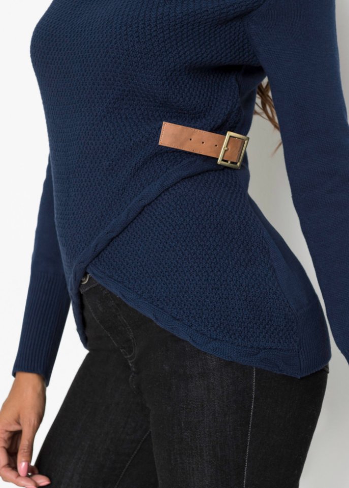 Pullover mit Accessoire