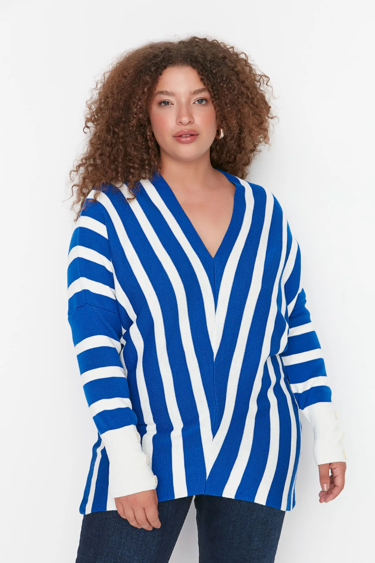 Trendyol Curve  Indigofarbener Strickpullover mit Fledermausärmeln TBBAW23AN00039