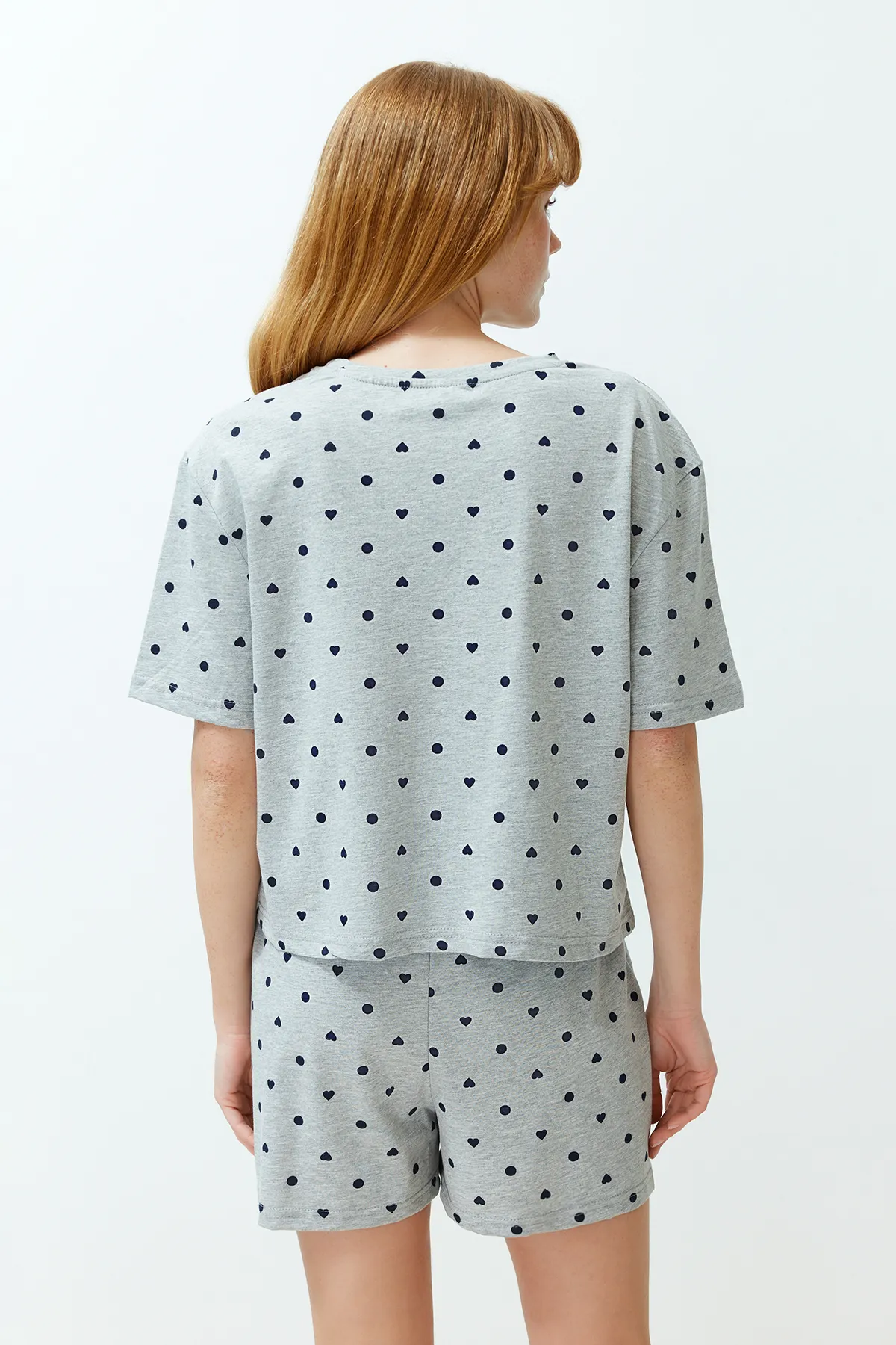 Trendyol Collection  Grau meliert, 100 % Baumwolle, T-Shirt-Shorts-Pyjama-Set mit Herzmuster, THMSS21PT1485