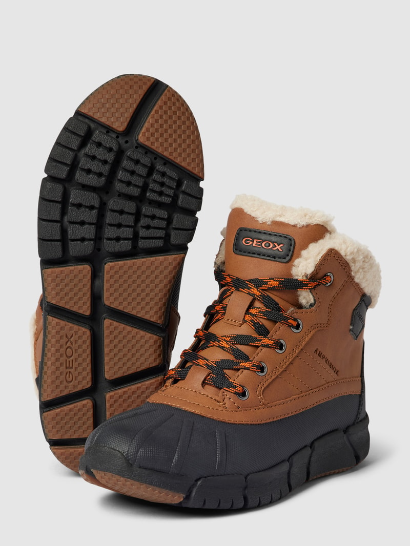Schnürboots mit Label-Patch in camel
