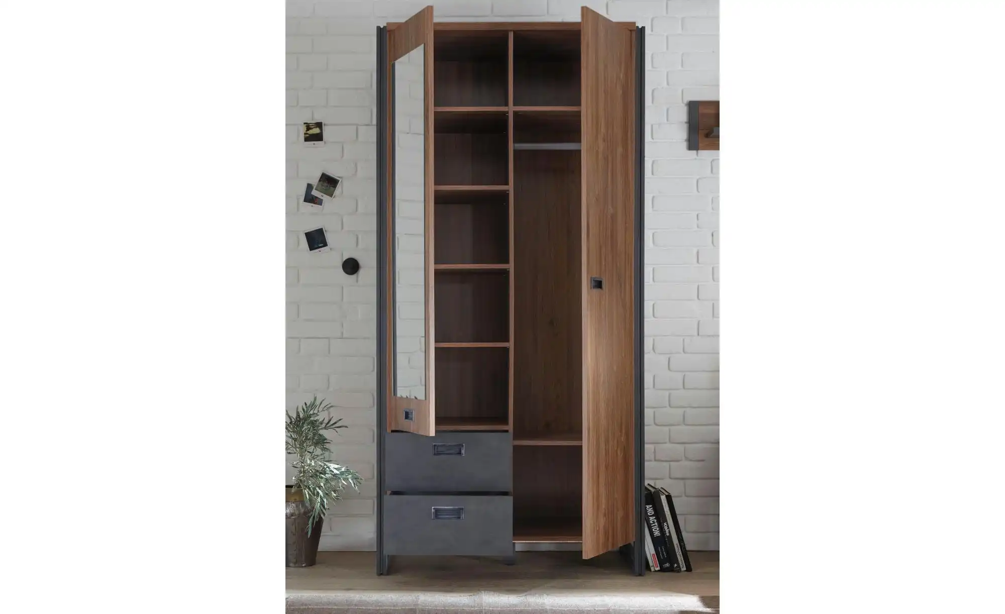 Kleiderschrank