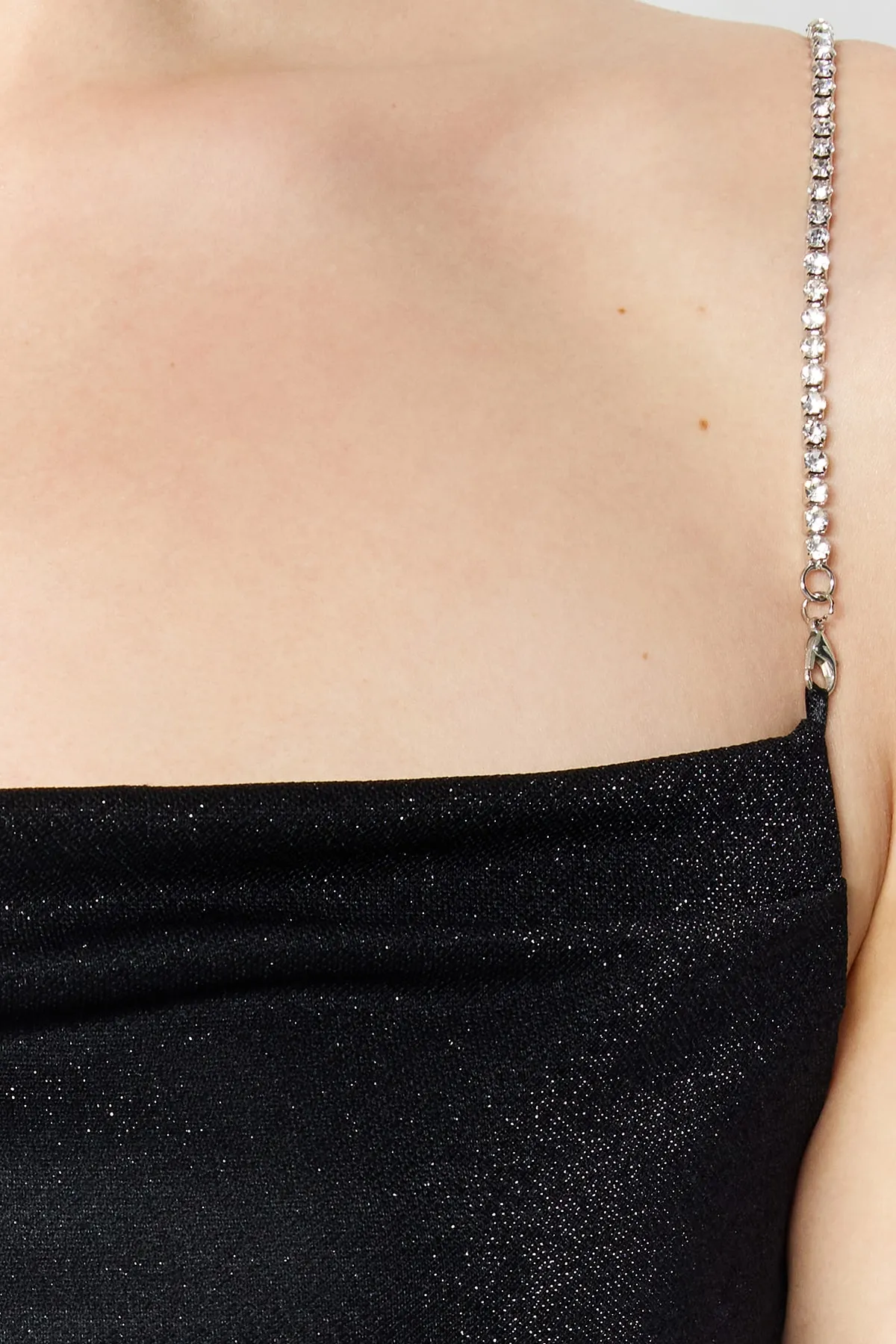 Trendyol Collection  Schwarzes gefüttertes langes Abendkleid mit gestrickten Glitzer-Accessoires TPRSS19UT0102