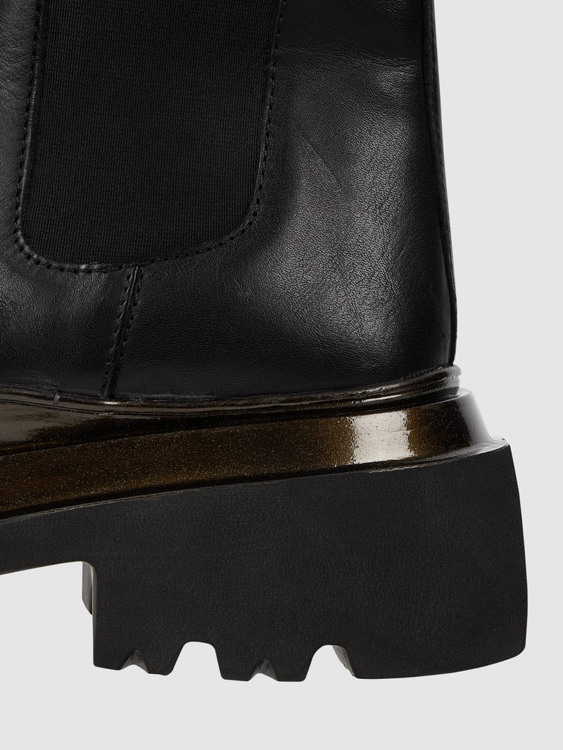 Chelsea Boots in Leder-Optik in schwarz