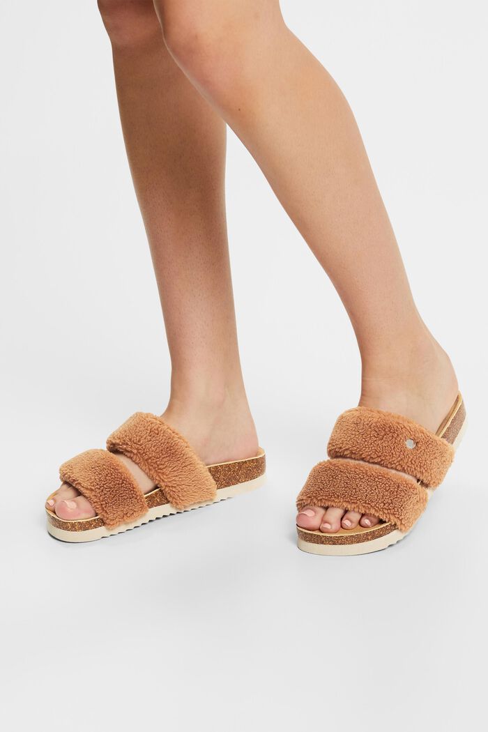 Pantolette in Fell-Optik