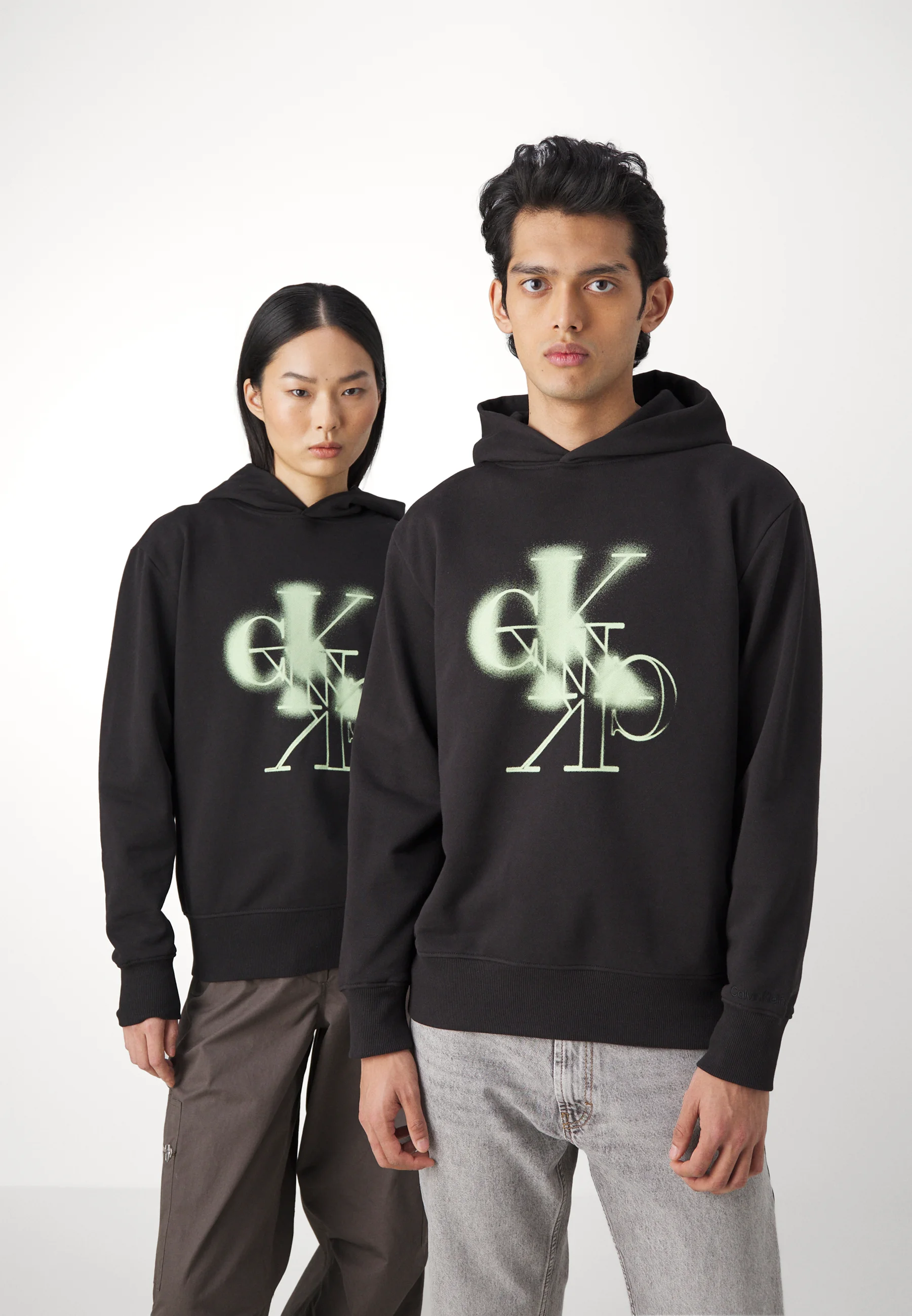 Sudadera con capucha unisex con logotipo en espejo de Calvin Klein Jeans