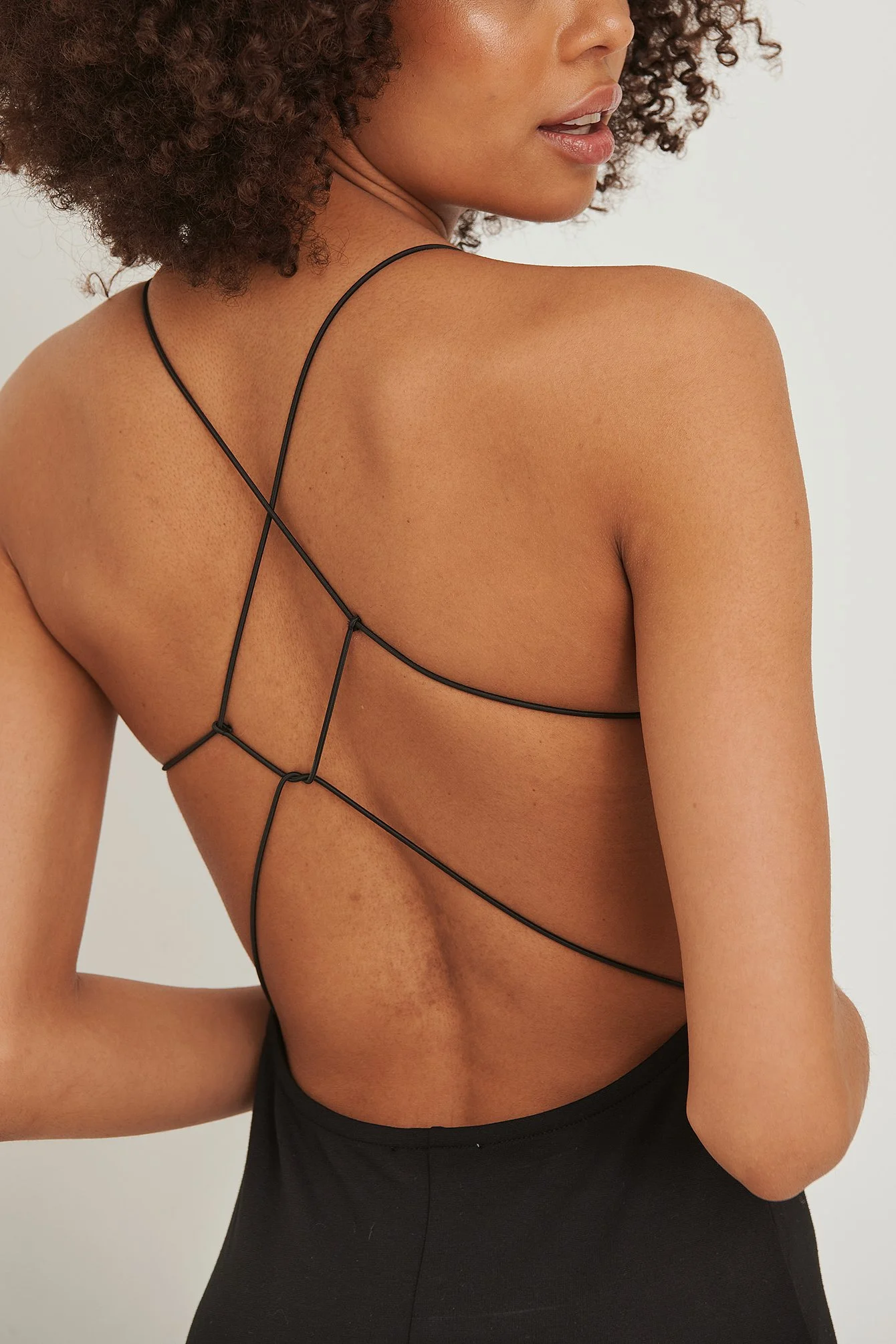 Maxikleid mit Schnürdetail am Rücken