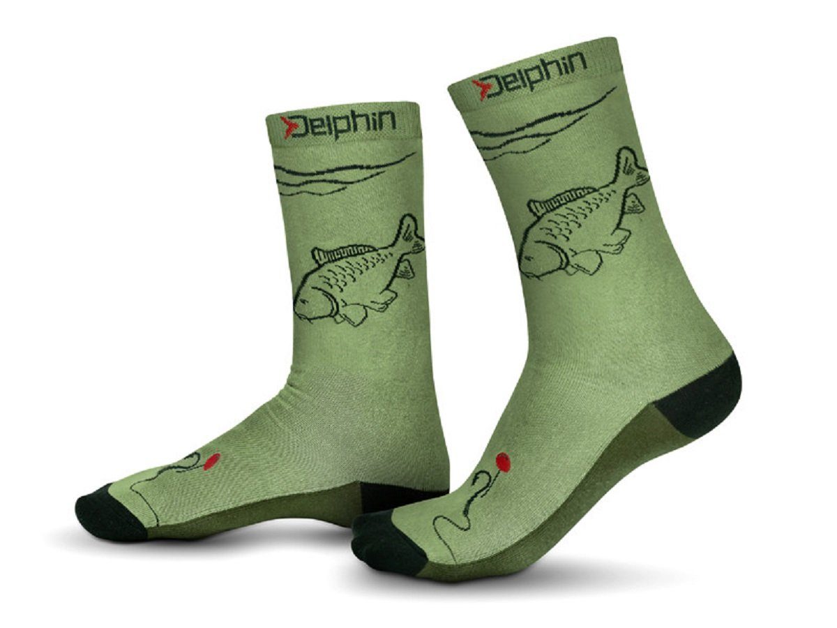 Delphin.sk Wandersocken CARP Socken grün Gr. 41-46 Baumwolle Outdoor Angelsport Karpfen Bequeme Stylische Socken mit wärmenden Eigenschaften