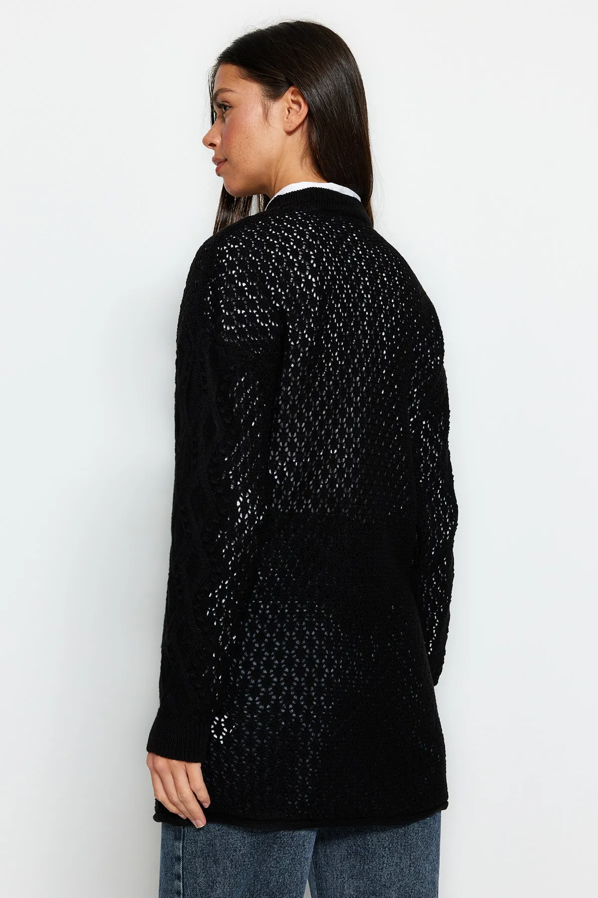 Trendyol Modest  Schwarzer durchbrochener Strickpullover TCTAW22AK0089