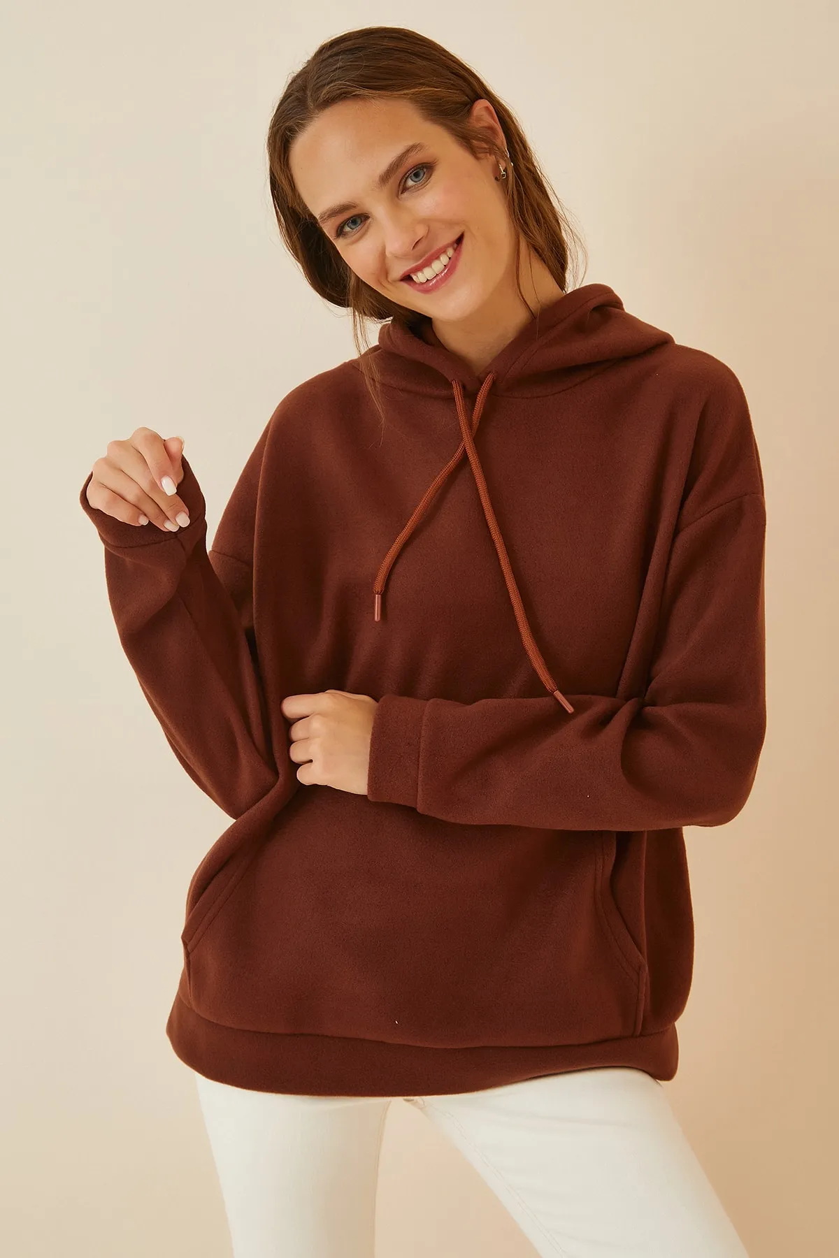 Happiness İstanbul  Hellbraunes Winter-Fleece-Sweatshirt mit Kapuze für Damen ZV00047