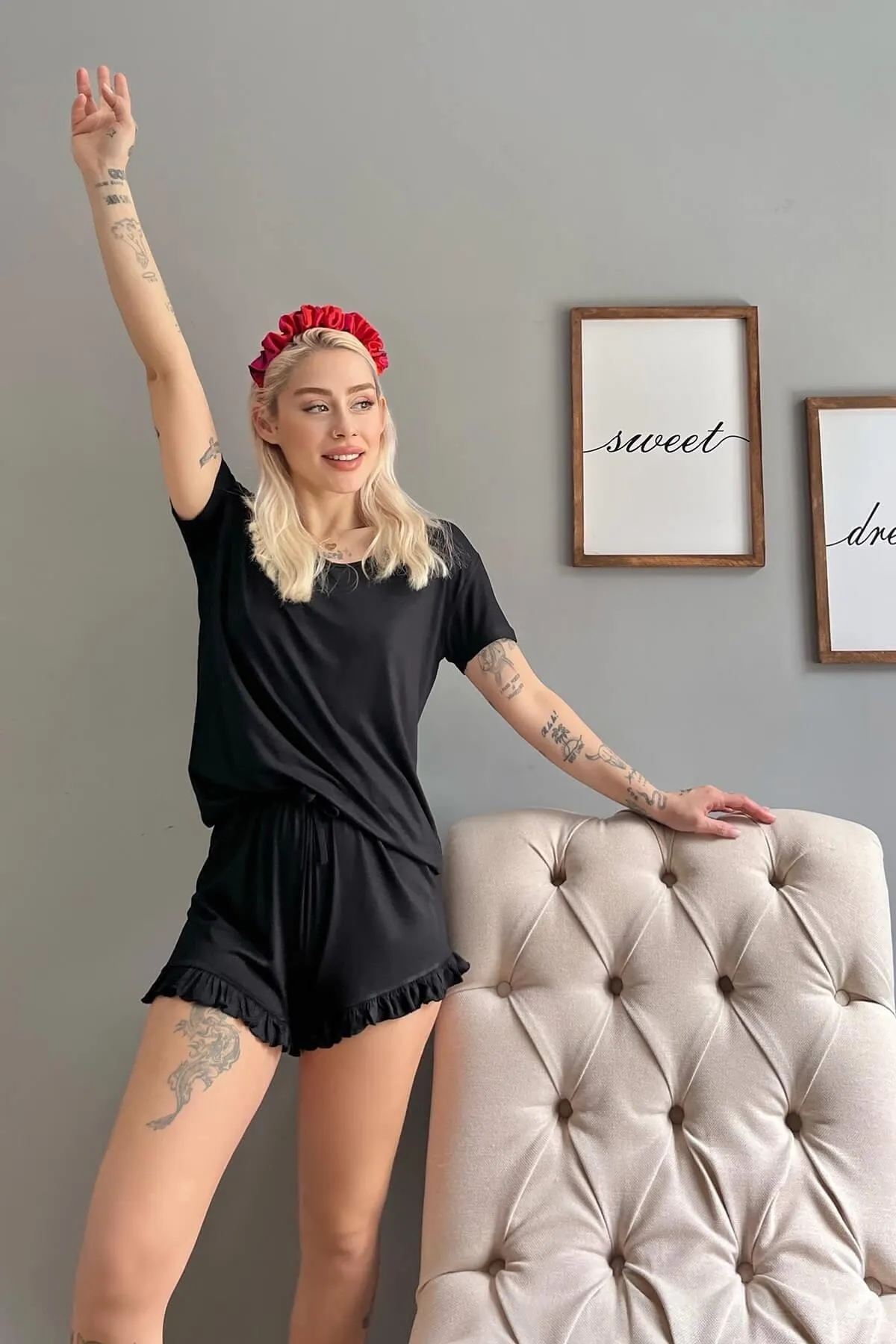 Pijamaevi  Schwarzes, schlichtes, unbedrucktes, gestricktes Kurzarm-Pyjama-Set mit Shorts