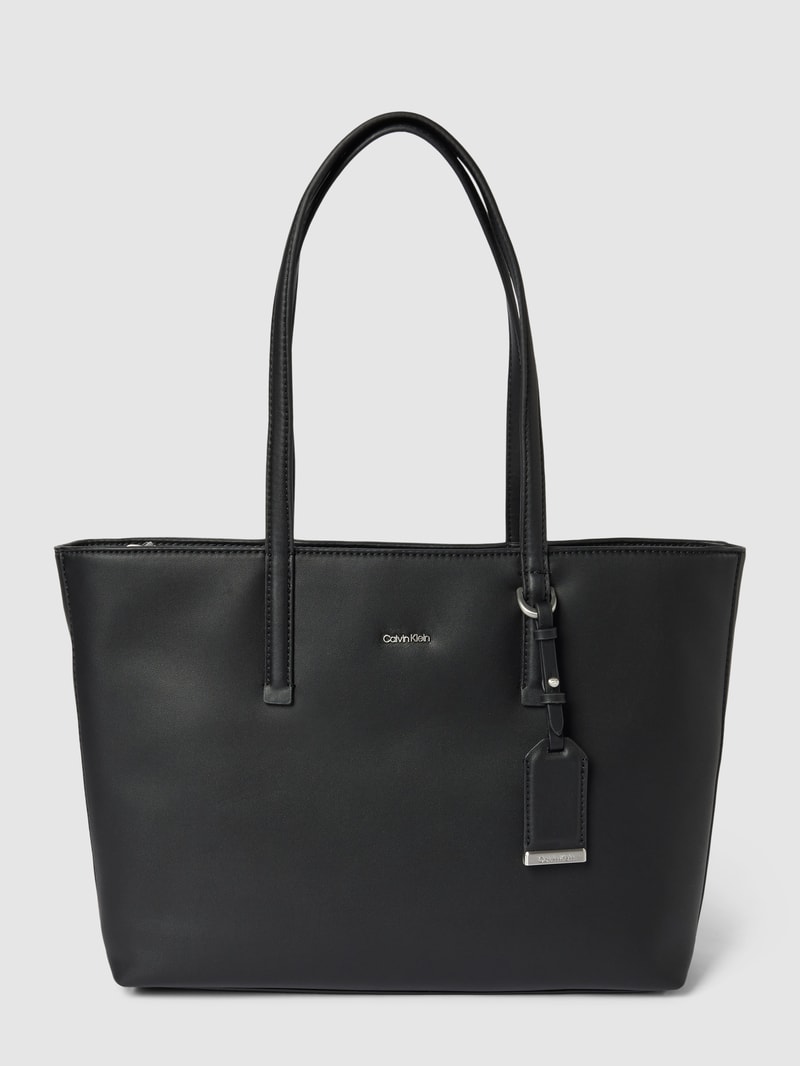 Shopper mit Label-Detail in schwarz