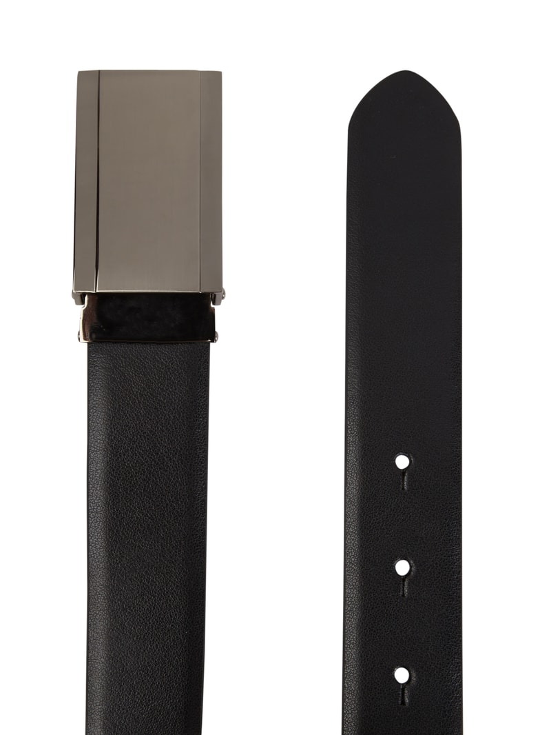 Gürtel mit Pinschließe in schwarz