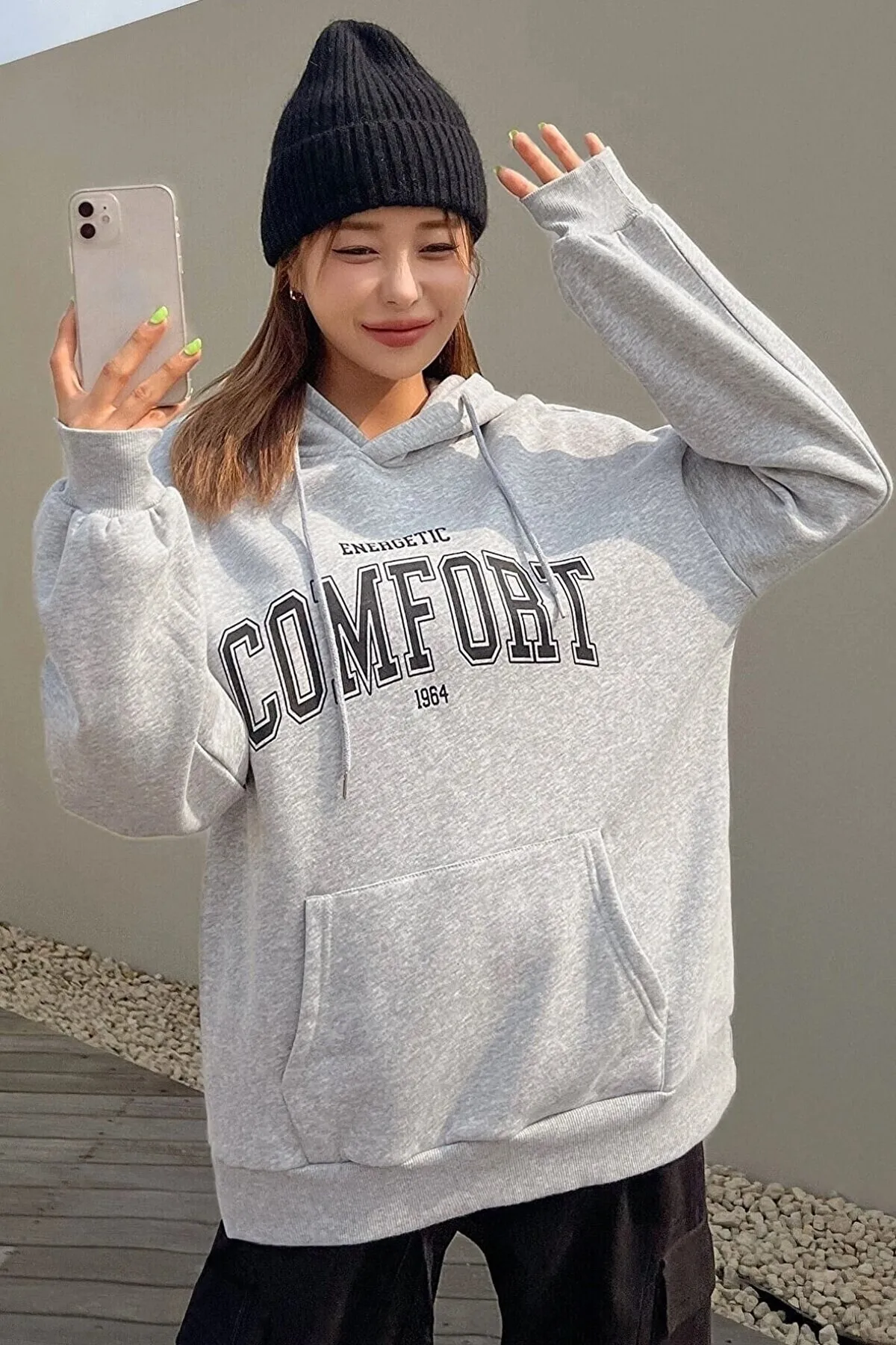 MODAGEN  Unisex-Sweatshirt in Grau mit bequemem Aufdruck und Kapuze in Übergröße