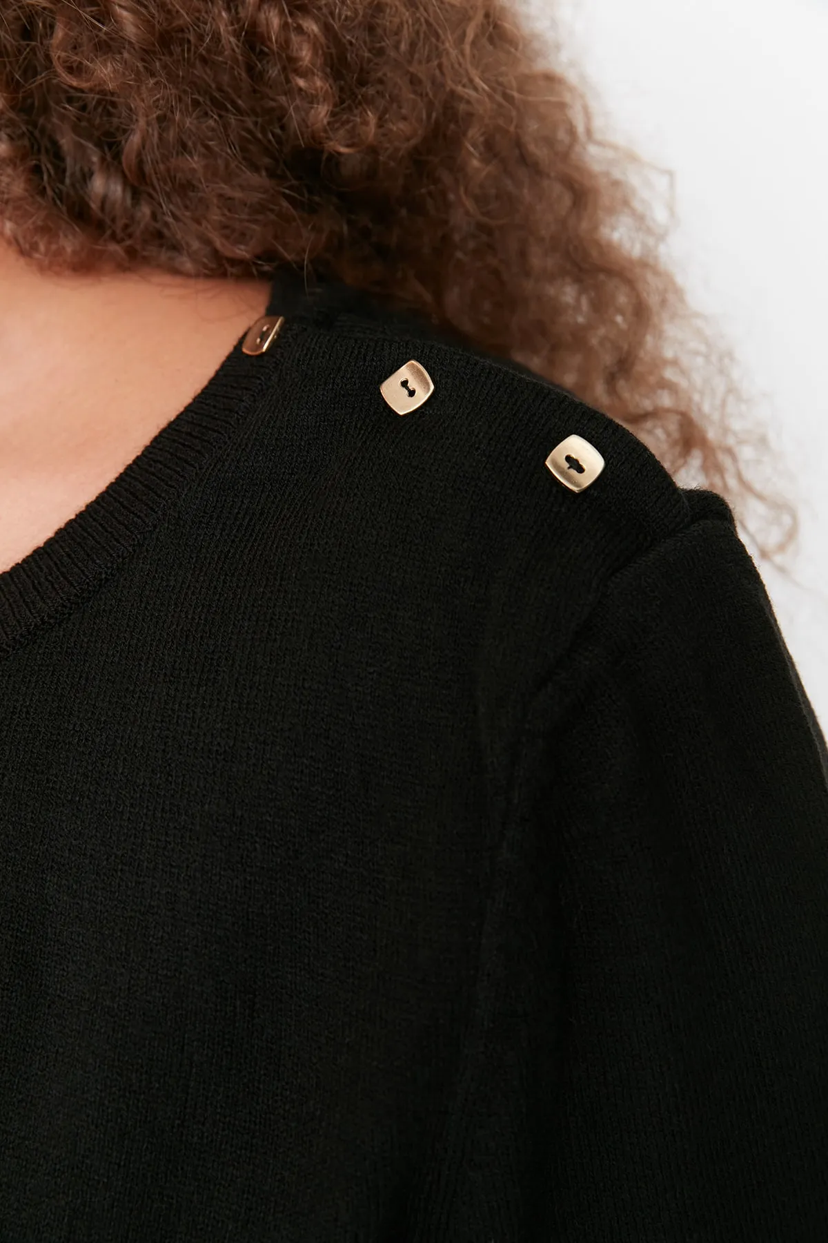 Trendyol Curve  Schwarz gestreifter Strickpullover mit Rundhalsausschnitt TBBAW23AN00119