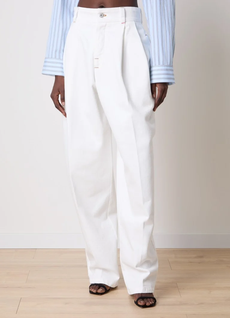 Calça jeans Jacquemus de cintura alta e modelagem afunilada com lavagem colorida.