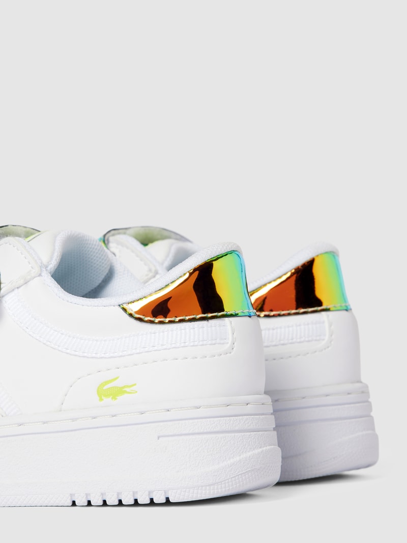 Sneaker mit Label-Detail in weiß