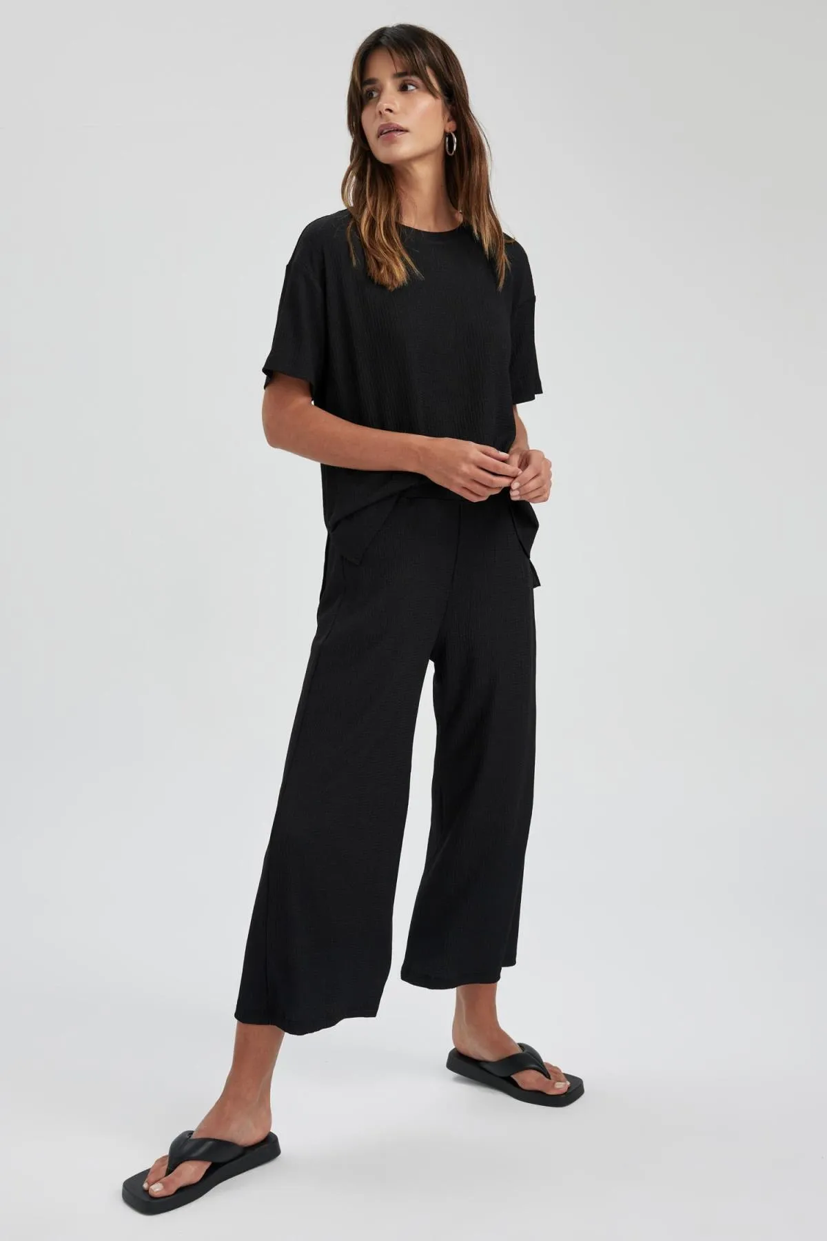 DeFacto  Hose mit normaler Passform und weitem Bein X7047az23sp
