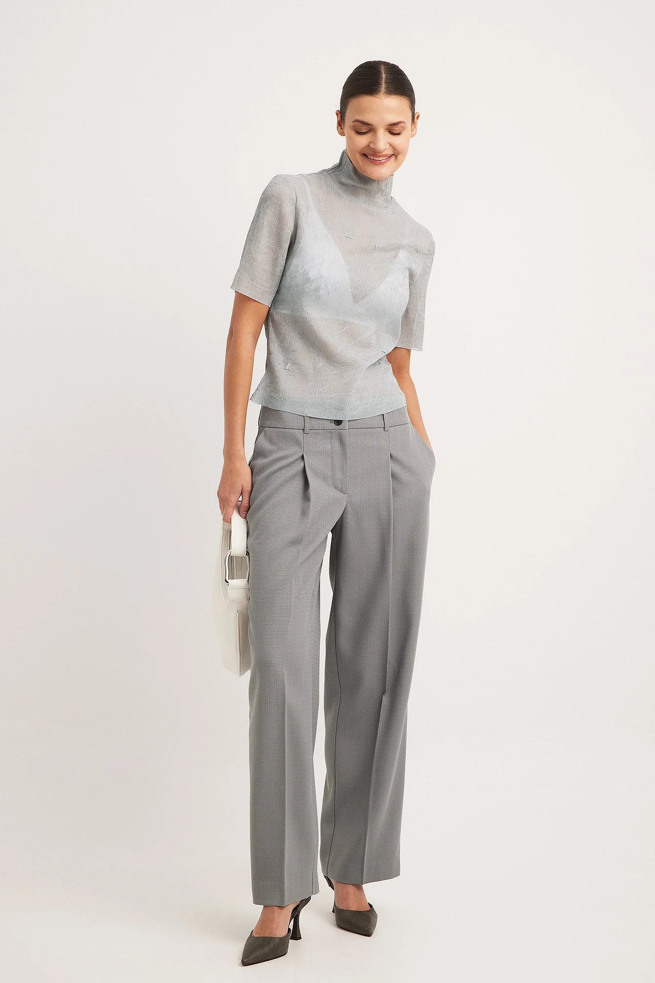 Weite Hose mit mittelhoher Taille