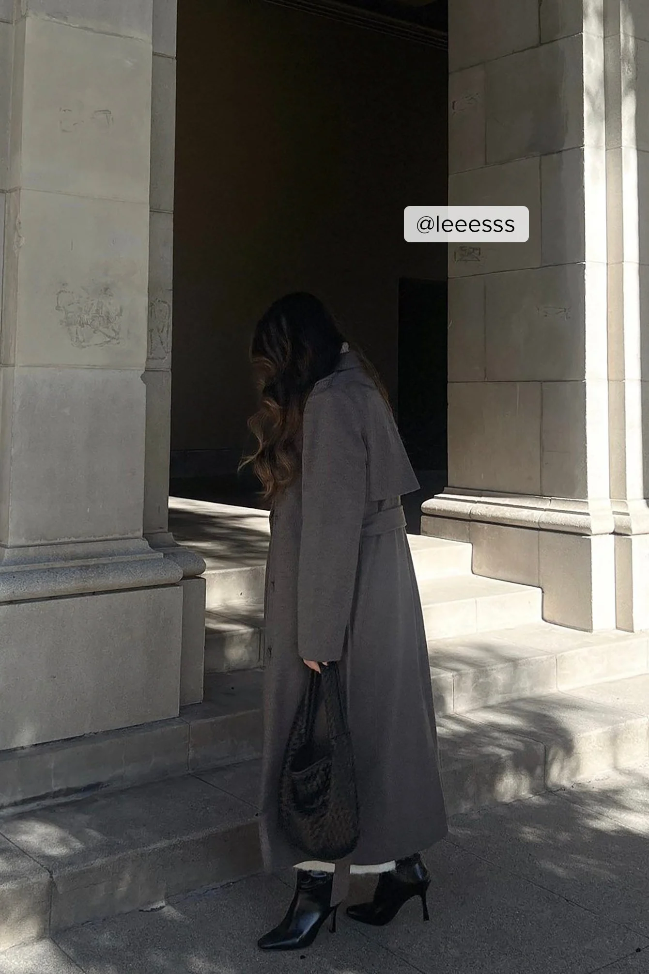 Langer Trenchcoat mit Fischgrätmuster